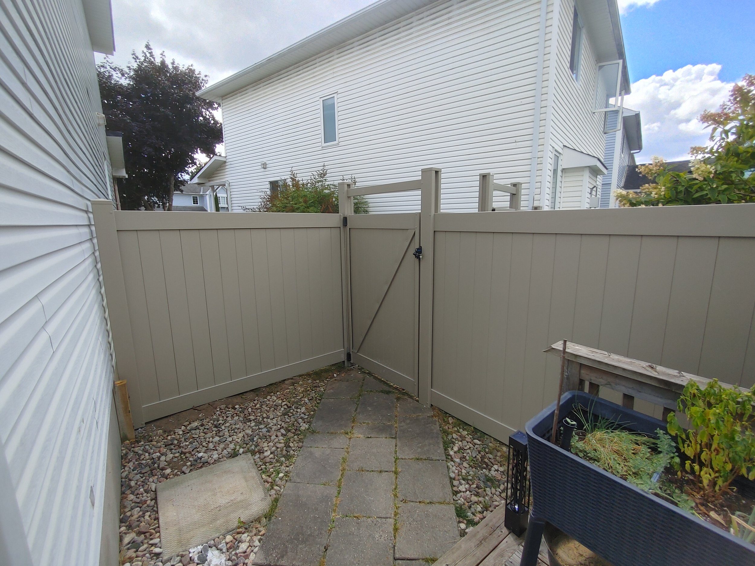 Adobe PVC Titan Fence in Stittsville, 2025. StandArt Fence