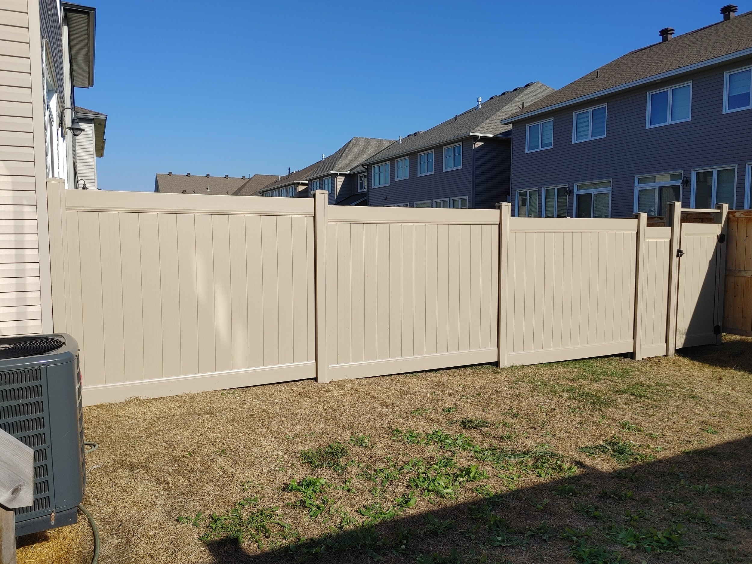 Adobe PVC Fence in Barrhaven, 2025. StandArt Fence