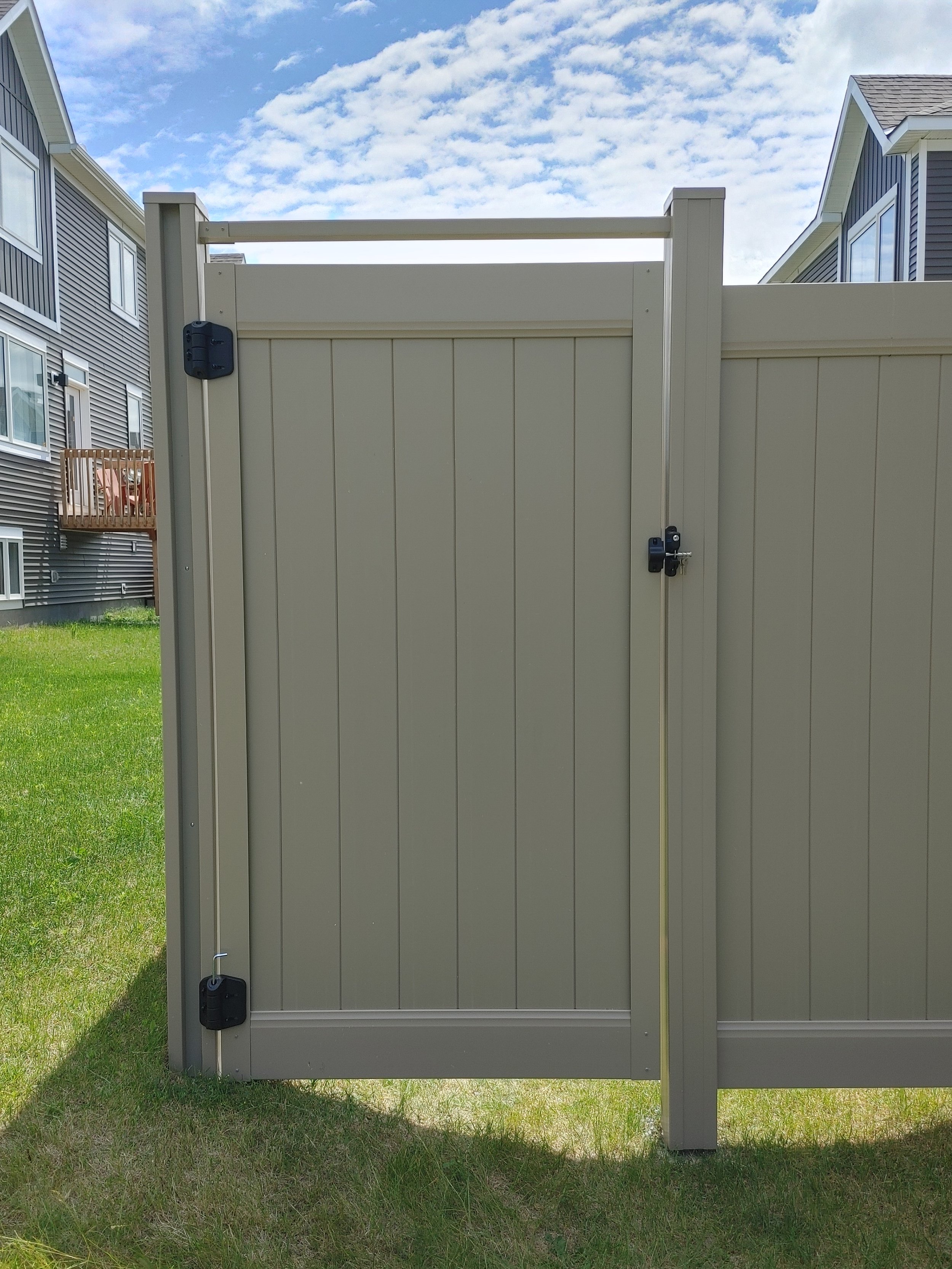 Adobe PVC Fence in Barrhaven, 2025. StandArt Fence 