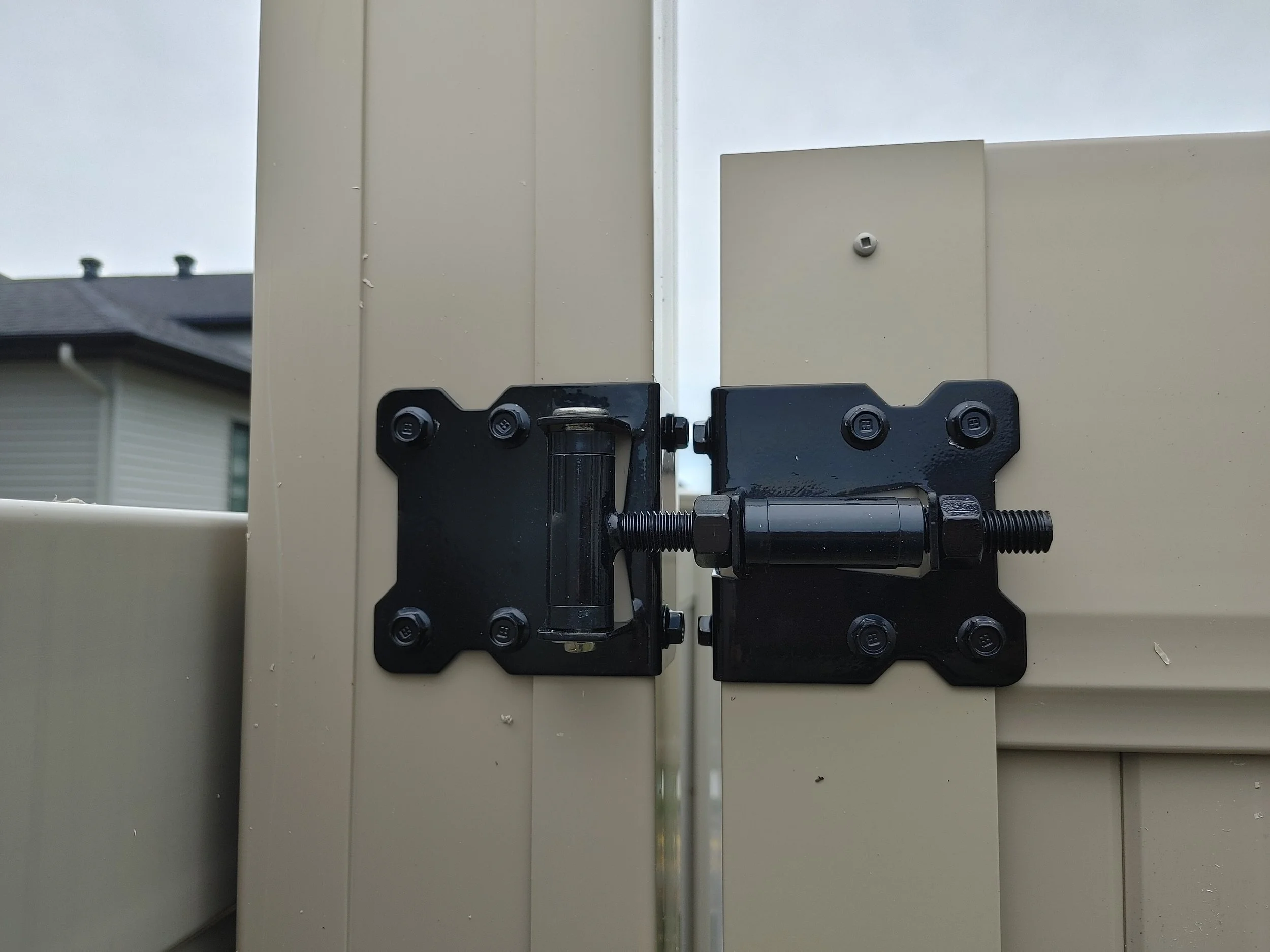 Adobe PVC Fence in Manotick, 2025. StandArt Fence 