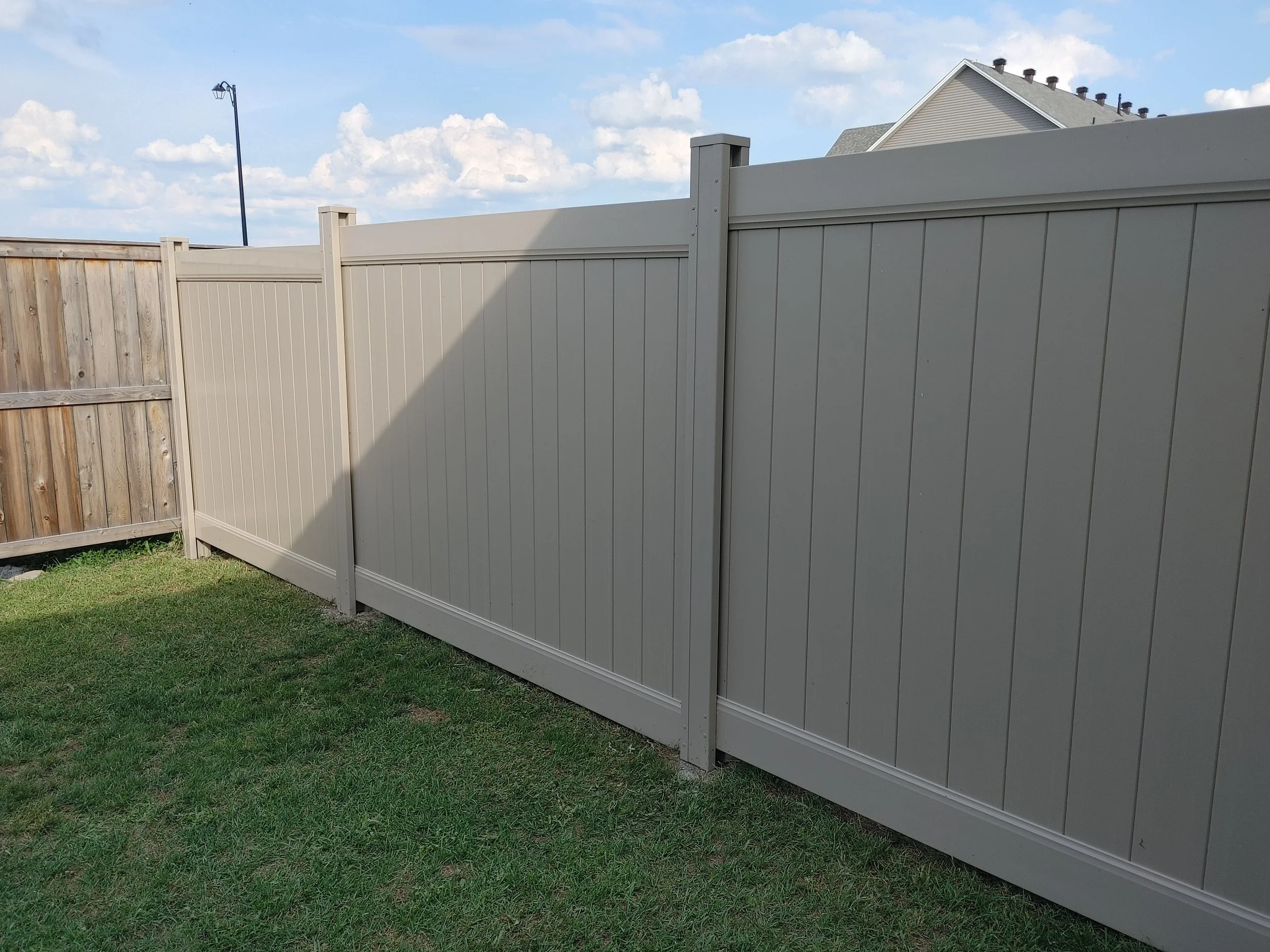 Adobe PVC Fence in Barrhaven, 2025. StandArt Fence 