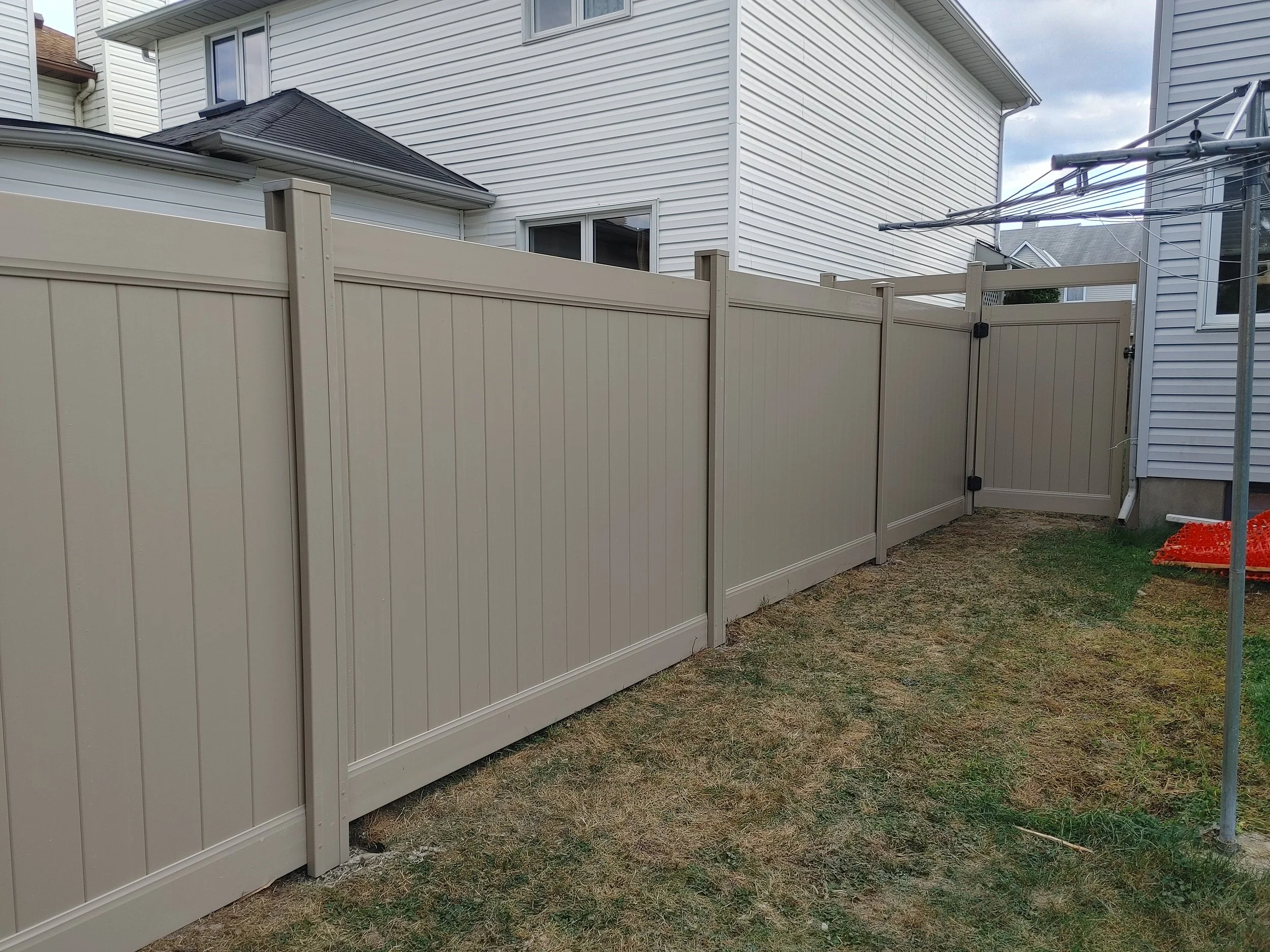 Adobe PVC Fence in Barrhaven, 2025. StandArt Fence 