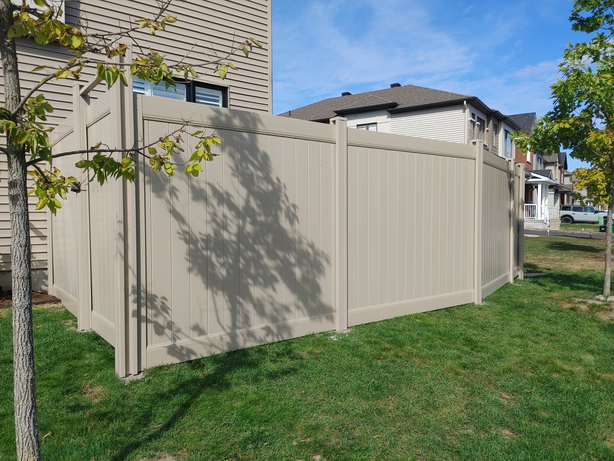 Adobe PVC Fence in Stittsville, 2025. StandArt Fence