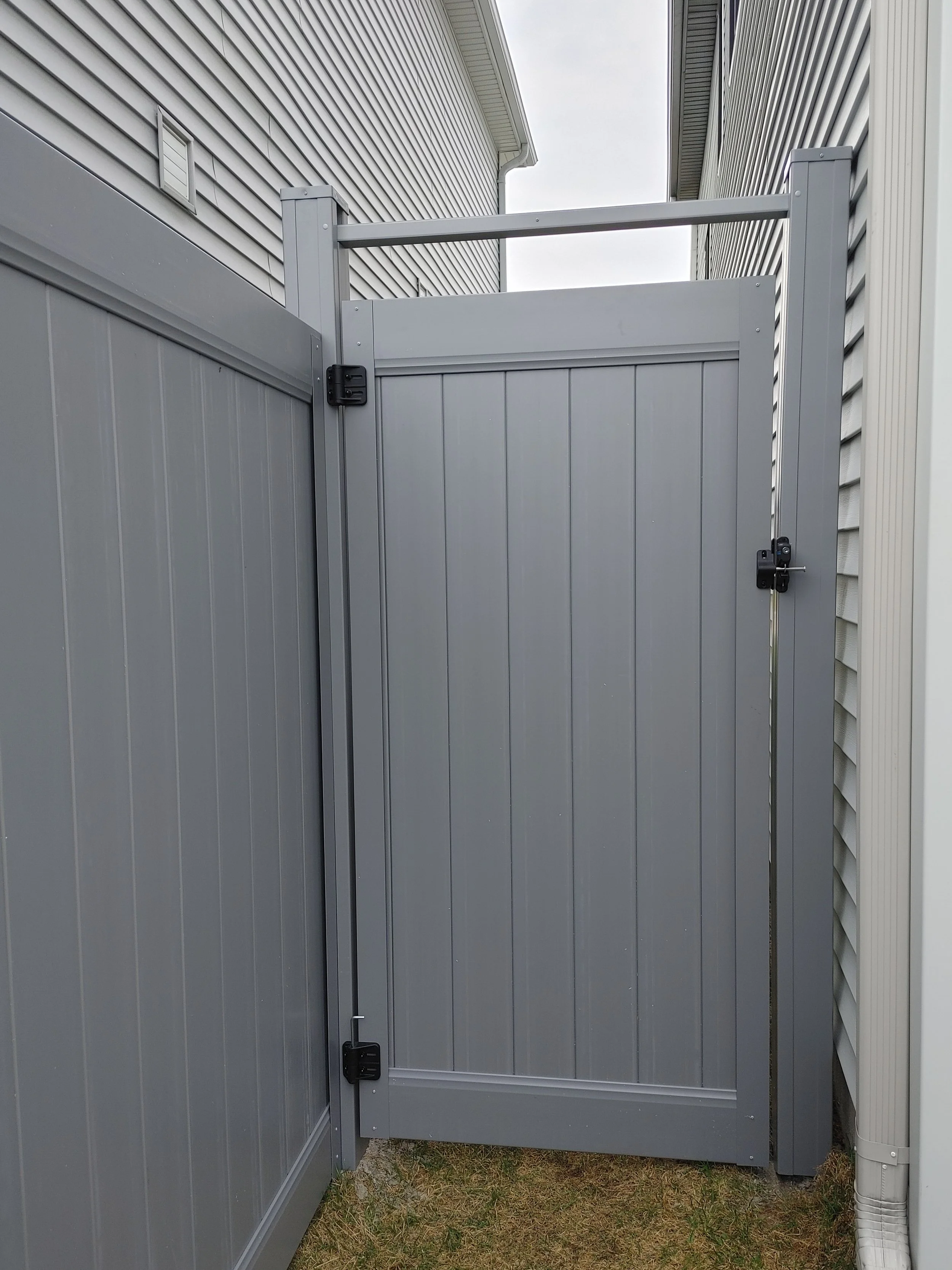 Grey PVC Fence in Barrhaven, 2025. StandArt Fence 