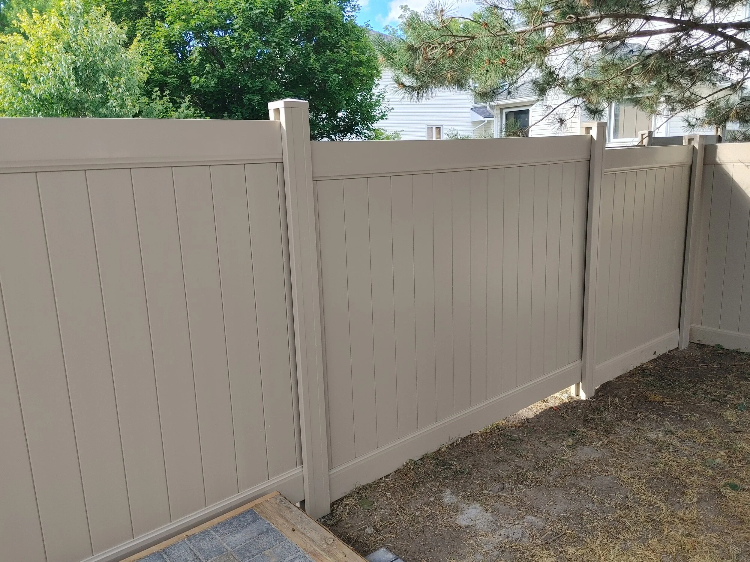 Adobe PVC Fence in Barrhaven, 2025. StandArt Fence 