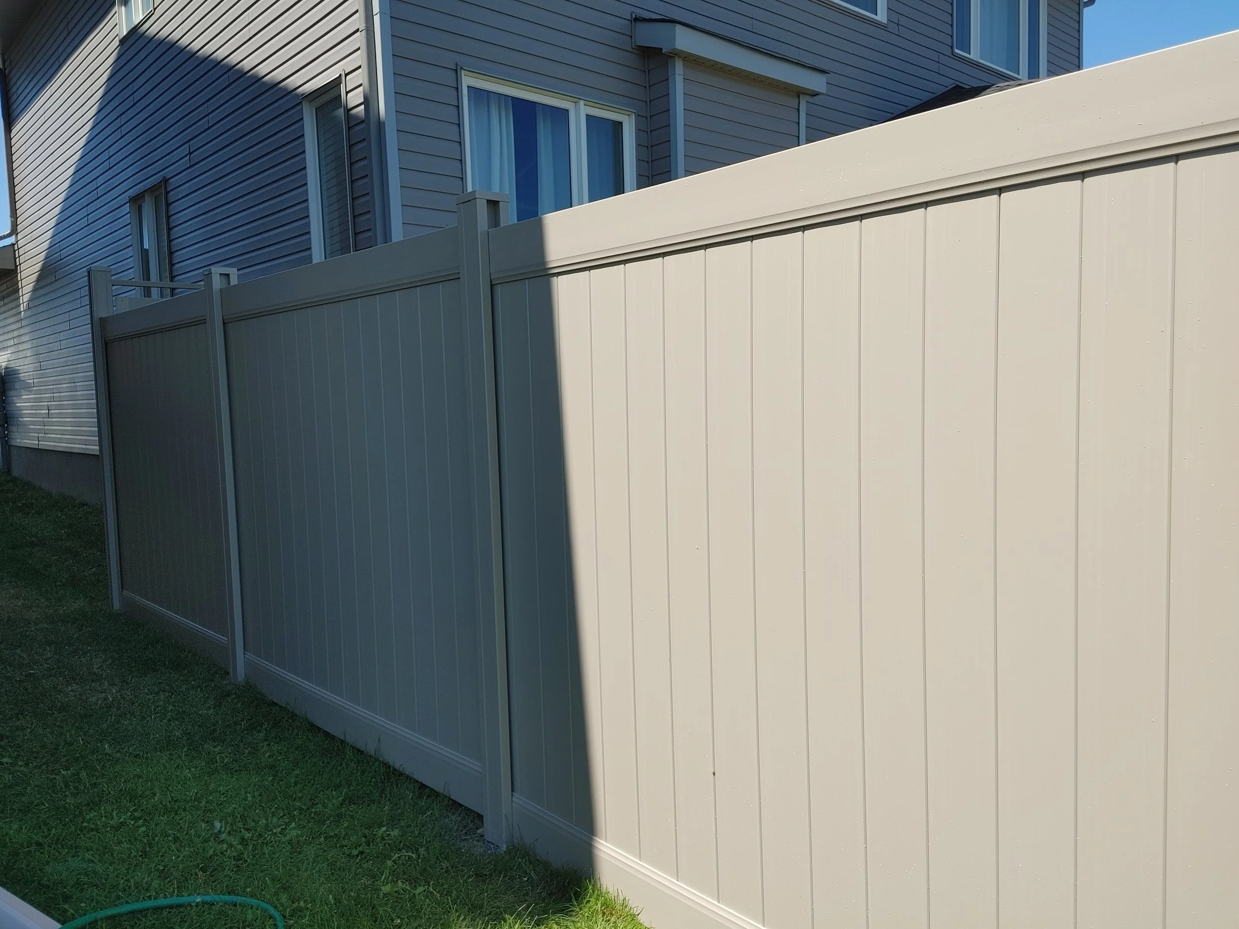 Adobe PVC Fence in Carleton Place, 2025. StandArt Fence 