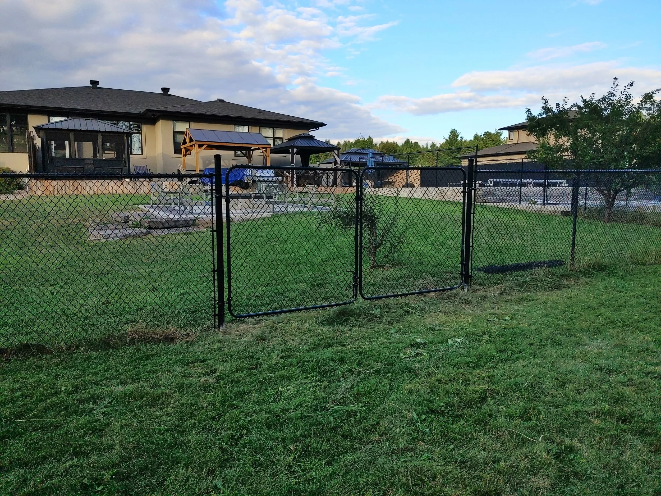 Chainlink Fence in Carleton Place, 2025. StandArt Fence 