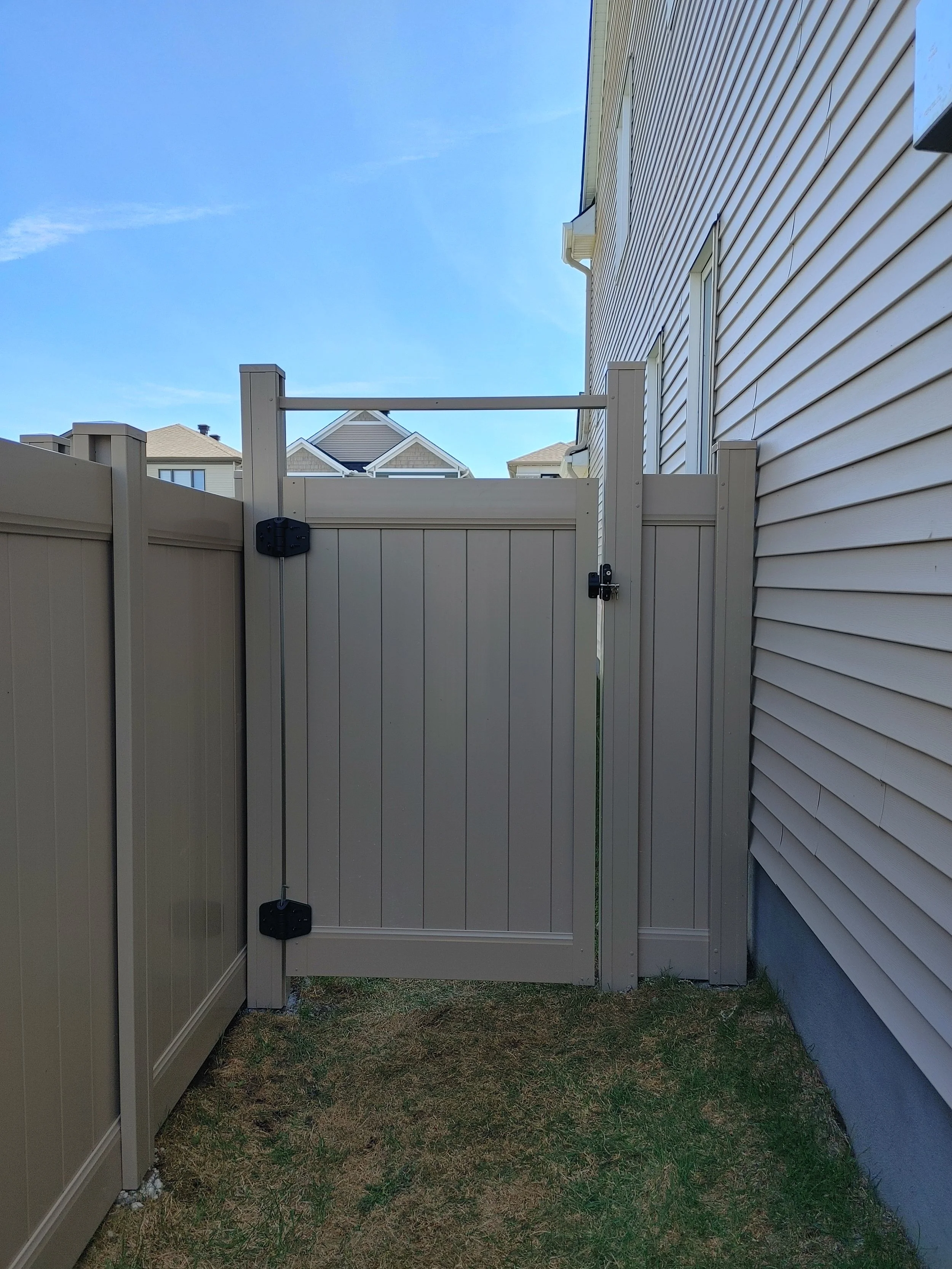 Grey PVC Fence in Barrhaven, 2025. StandArt Fence 