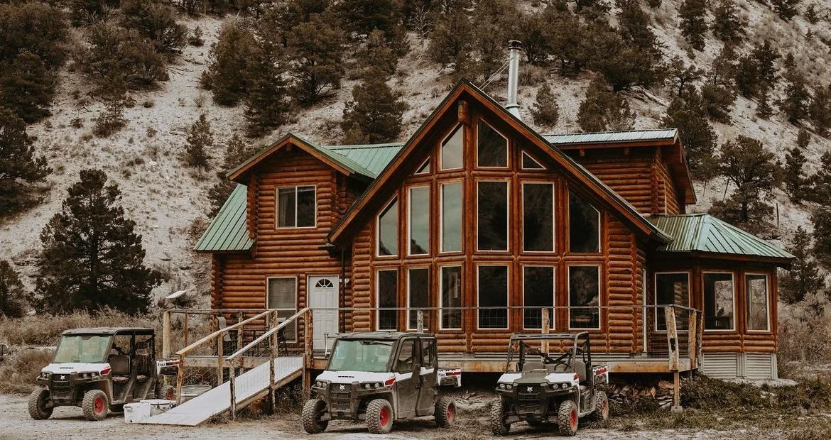 Private elk hunting lodge at SD Outfitters in Duchesne, Utah with cabin lodging and meals included