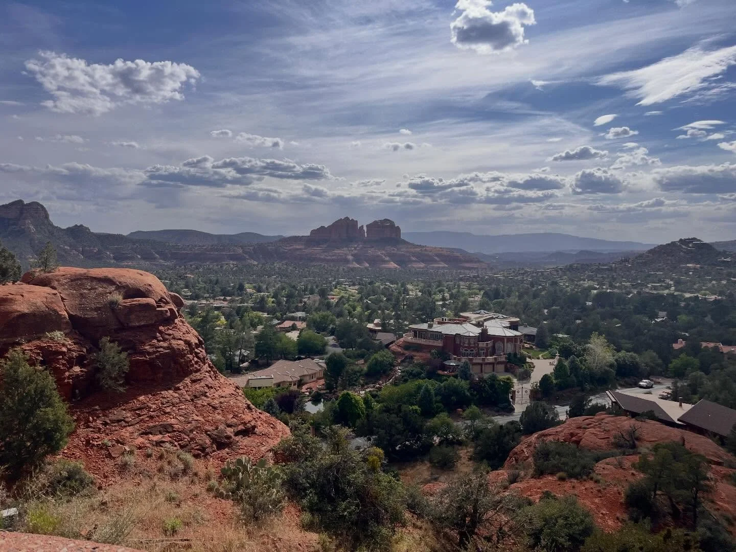 2026 Yoga in the Circle Sedona Retreat 🏜️
Love love loved co-leading this amazing group in the most beautiful setting ✨

#sedona #yogaretreat #yogaretreats #yogateacher