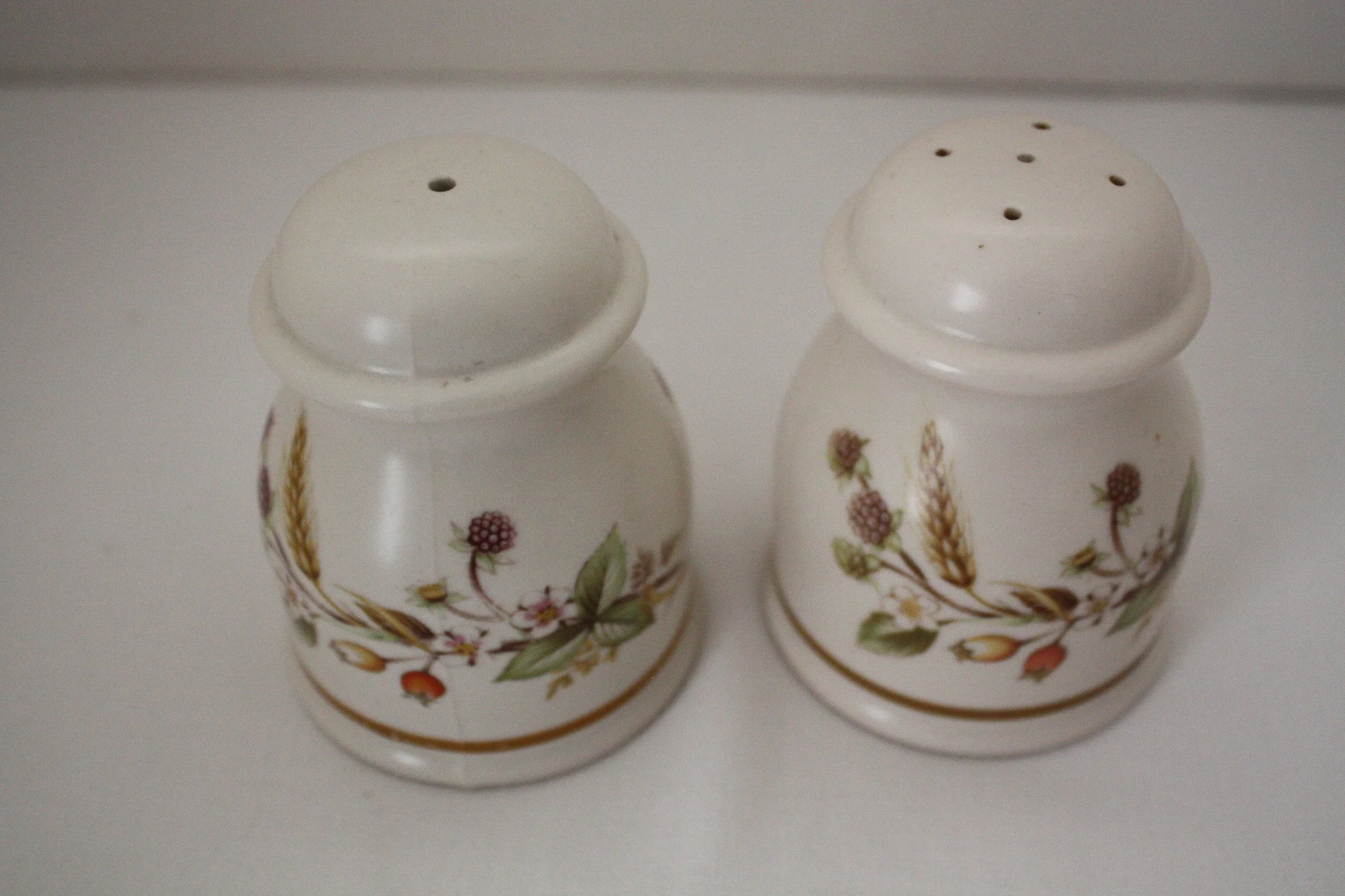 MARKS AND SPENCER HARVEST DESIGN SALT AND PEPPER POT
