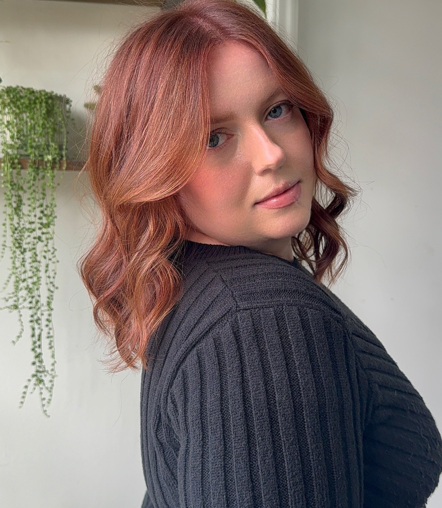 Custom color: 
tailored to your needs//enhances your beauty 😚💘🫦

Hair on @lauren.ruth.hair with @davinescolor 

#charlottehairstylist #clthair #effortlesshair #cltnc #charlottehairsalon