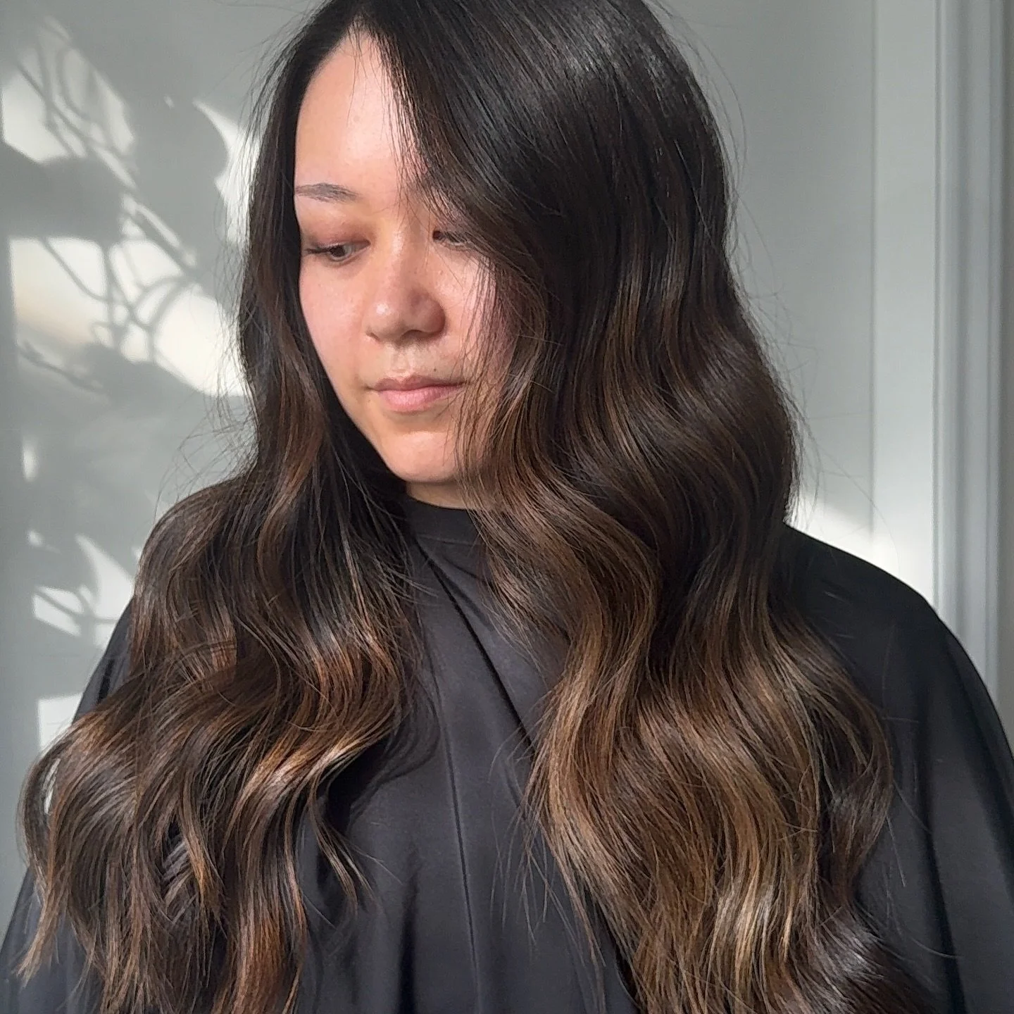 To compliment your features>> 

#charlottehairstylist #clthair #effortlesshair #richbrunette