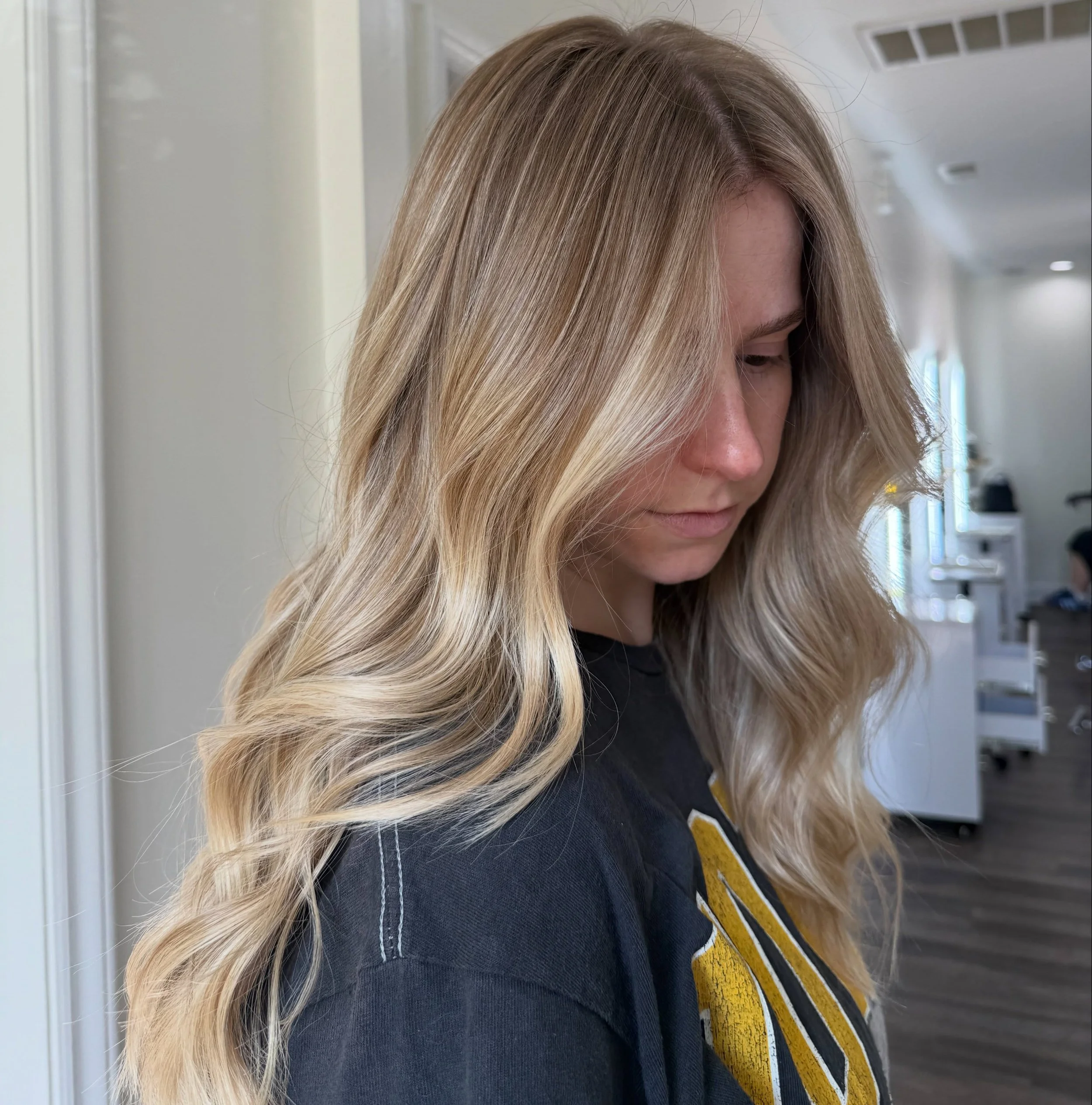 Bright. Effortless. Soft. 🪽❤️&zwj;🔥

#charlotte #clthairstylist #charlottehairsalon #clthair #effortlesshair