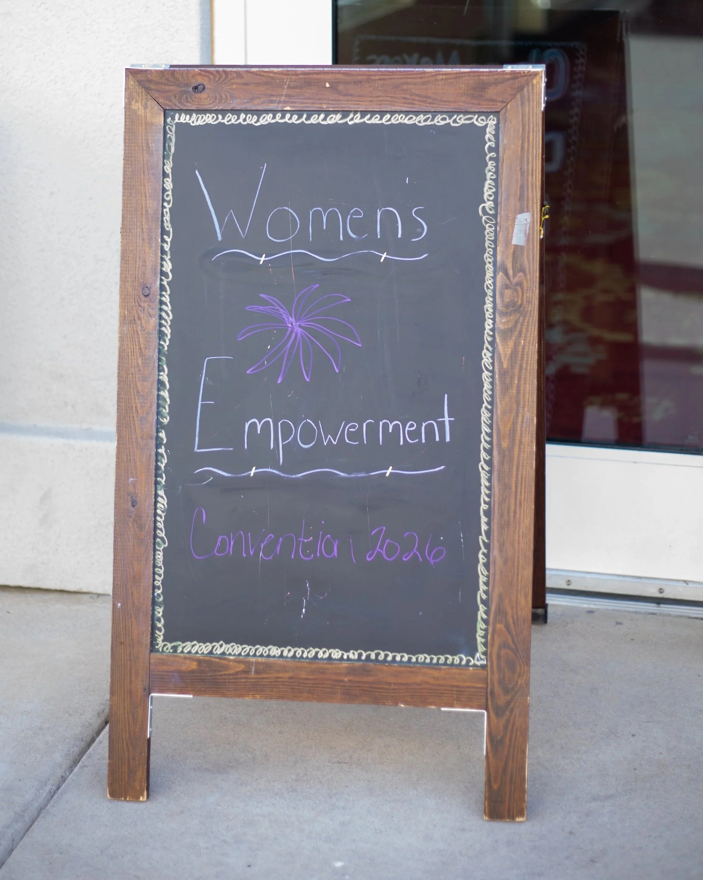 photographer takes photos for high desert boss moms convention in victorville, ca