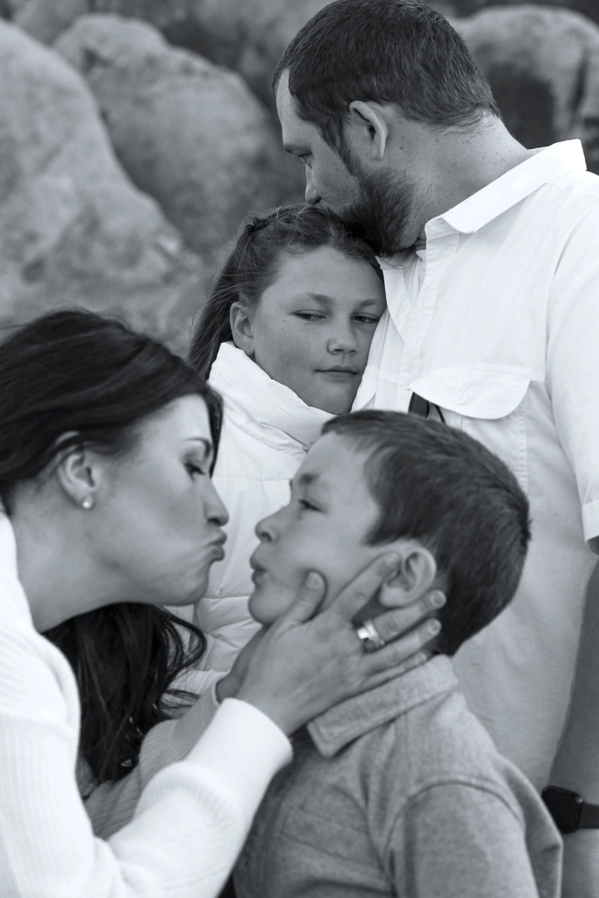 Family photos in the high desert. Choosing a full session or a mini.
