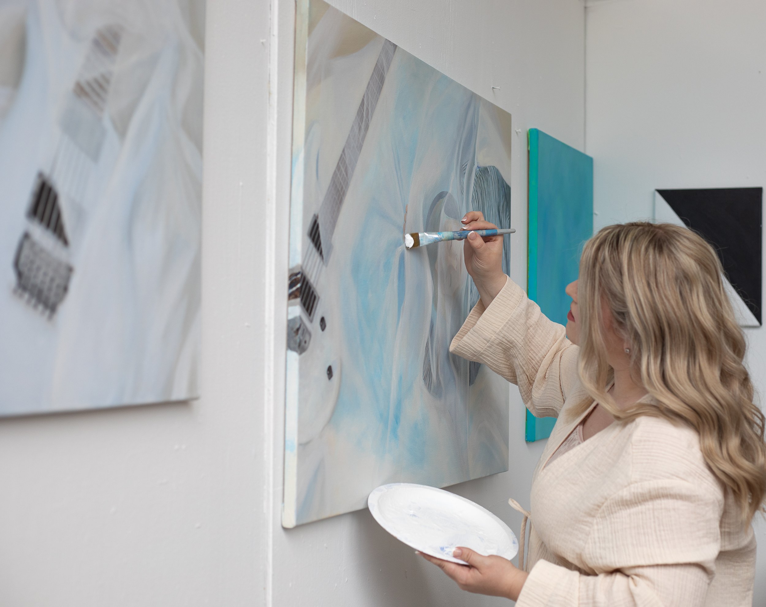 Inland empire and high desert photographer captures woman painting a canvas in her art studio.