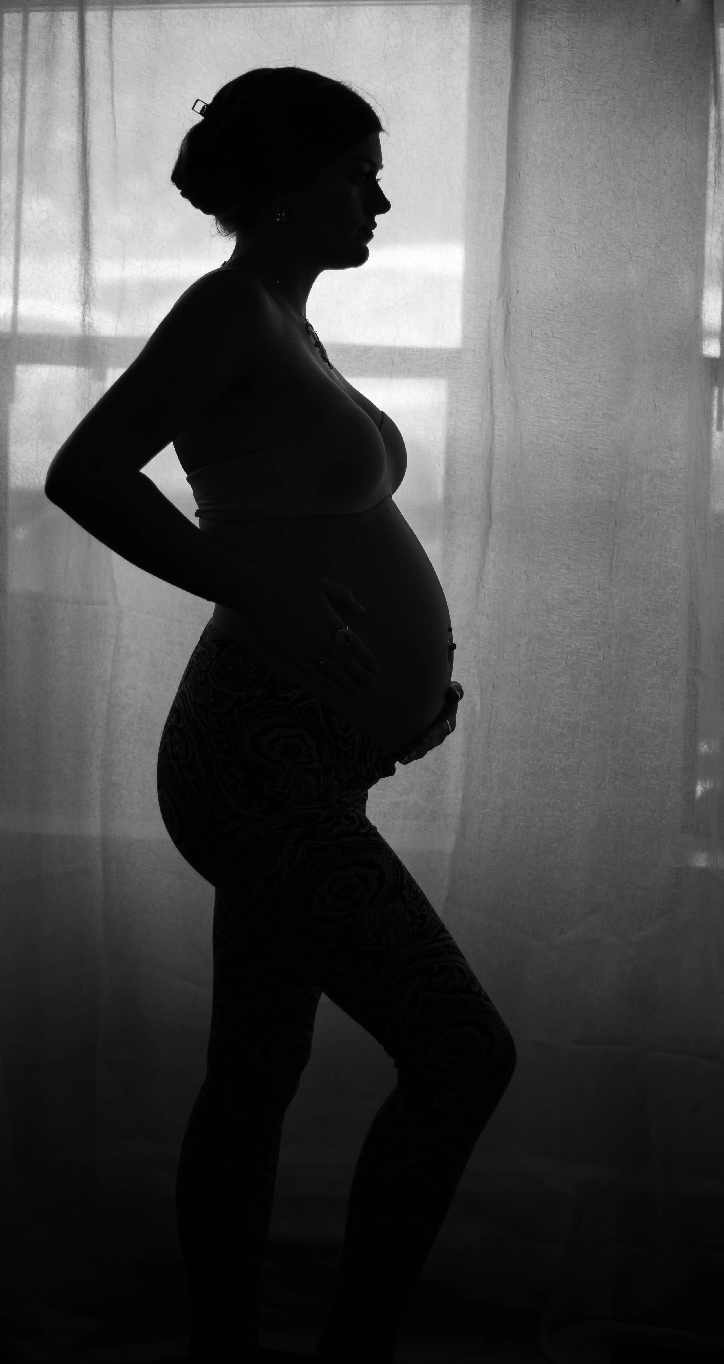 silhouette image of pregnany woman