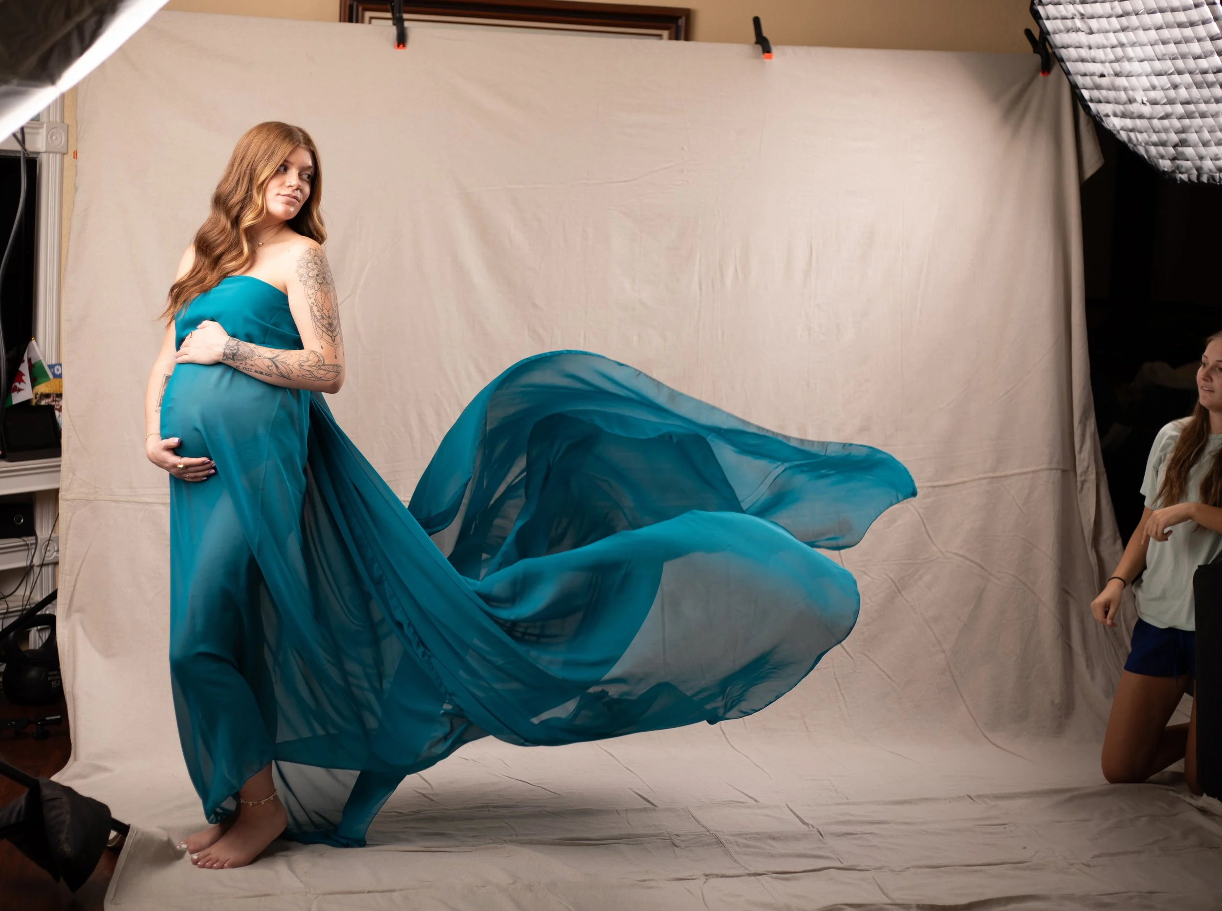 behind the scenes of a maternity photoshoot. In home session by high desert photographer for families.