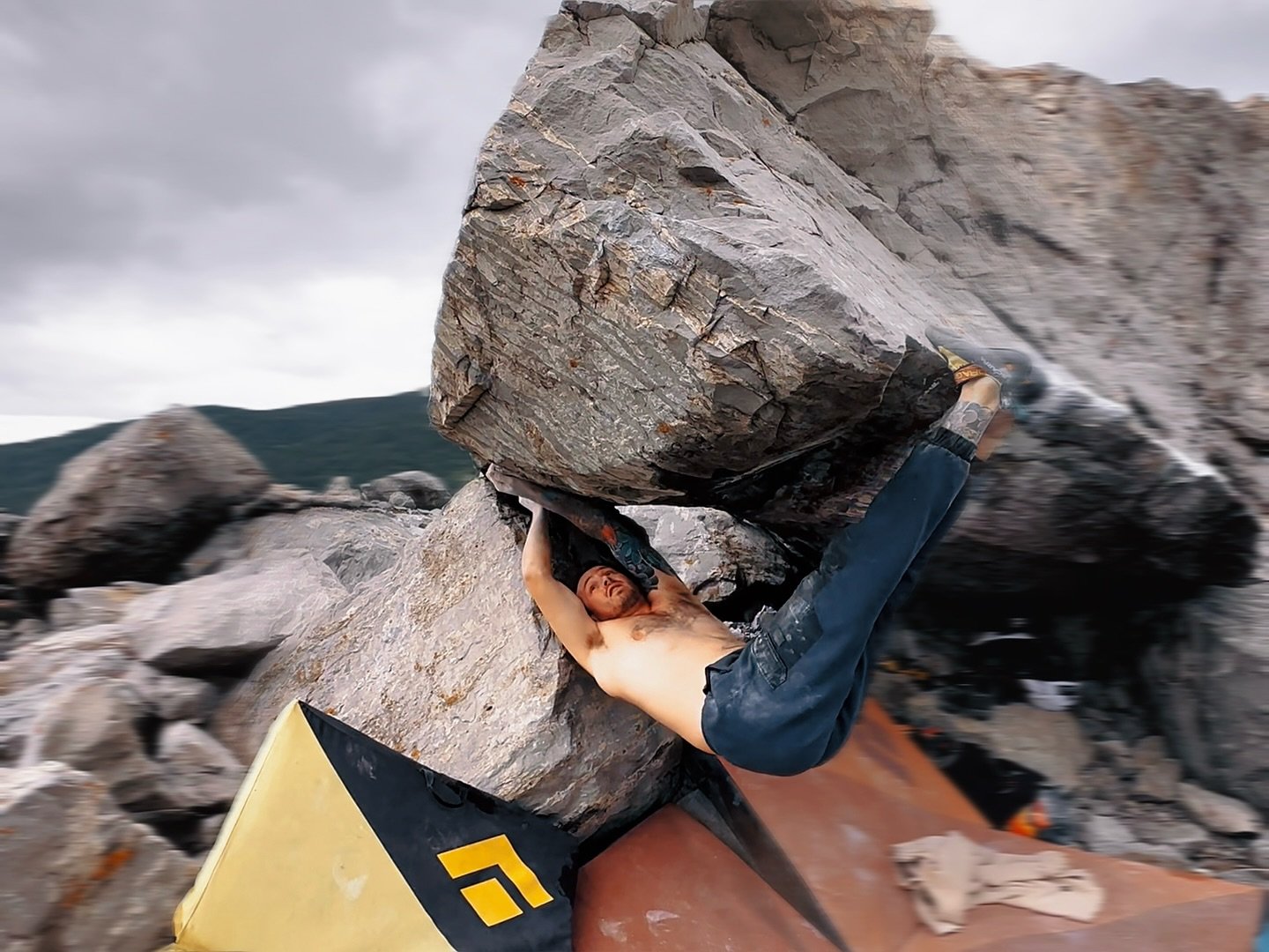 @denon_bobyk doing wizard things again. This is his creative double toe-hook beta on Tomb Raider (V7) at Frank Slide &mdash; a sequence he pioneered a few years back and still one of the coolest ways up the line.
Full uncut footage is up on our YouTu