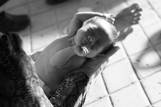 Is It Normal to Be Scared of Giving Birth? (+How to Overcome Birth Anxiety)