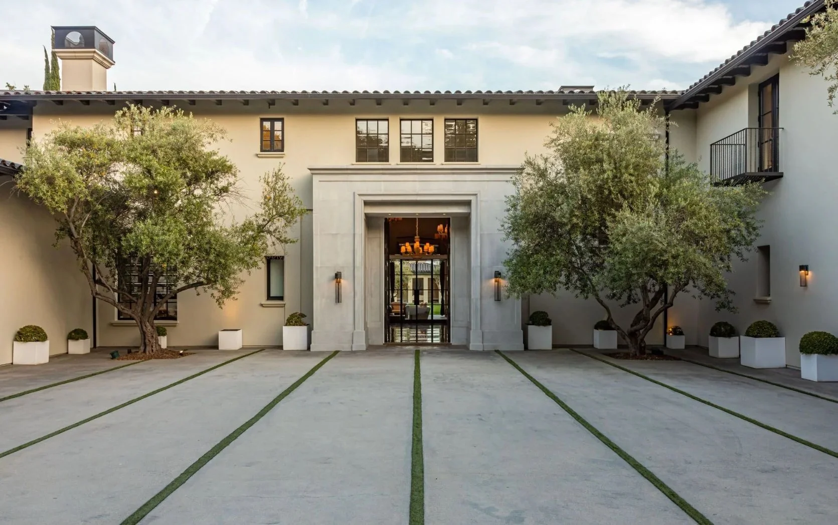 271SMapletonDr.jpg