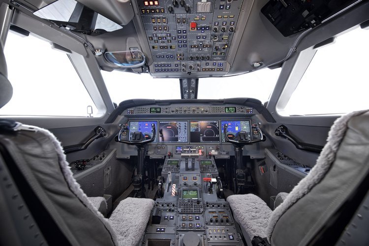Cockpit+002.jpg