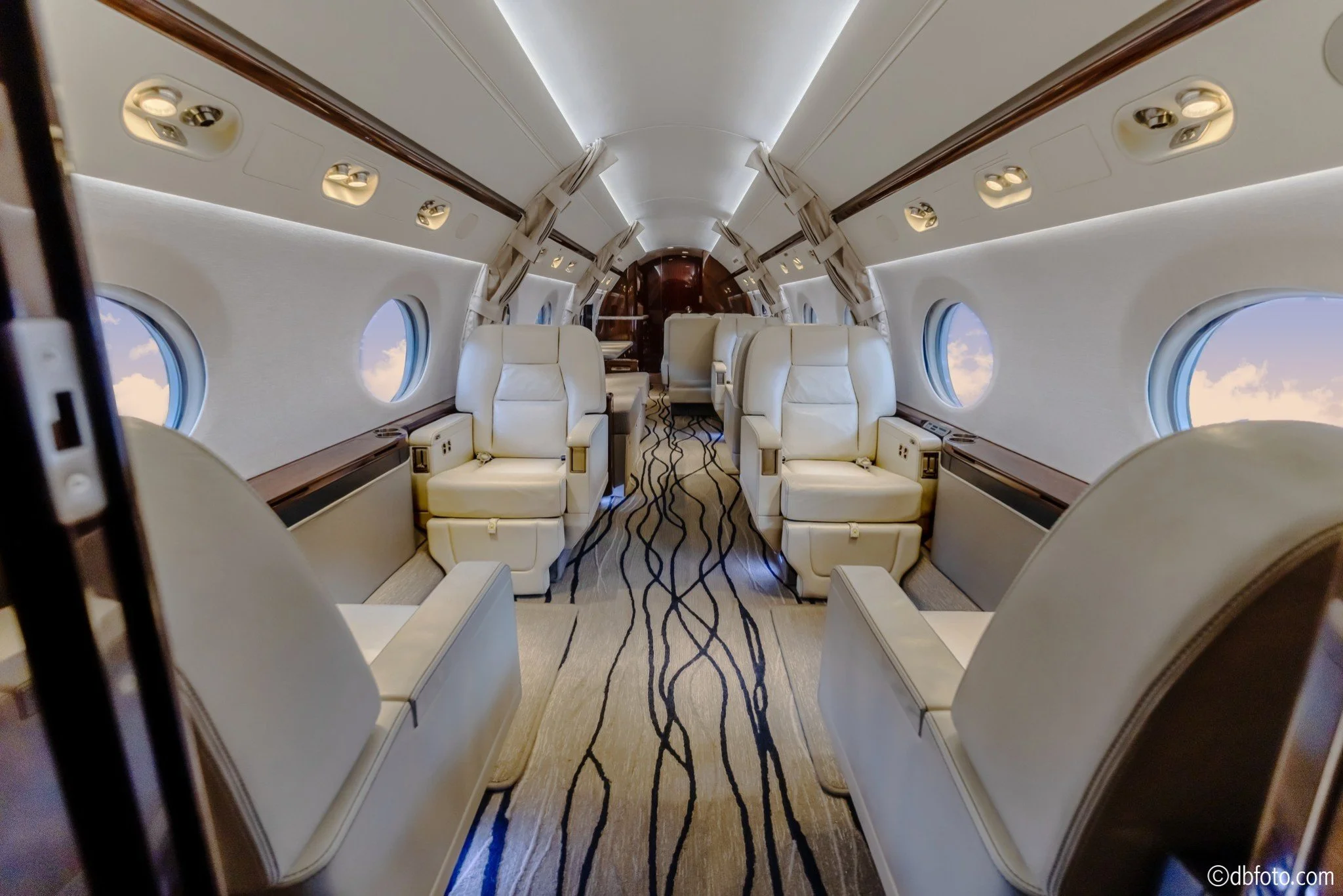 N526EM Interior 1.jpg