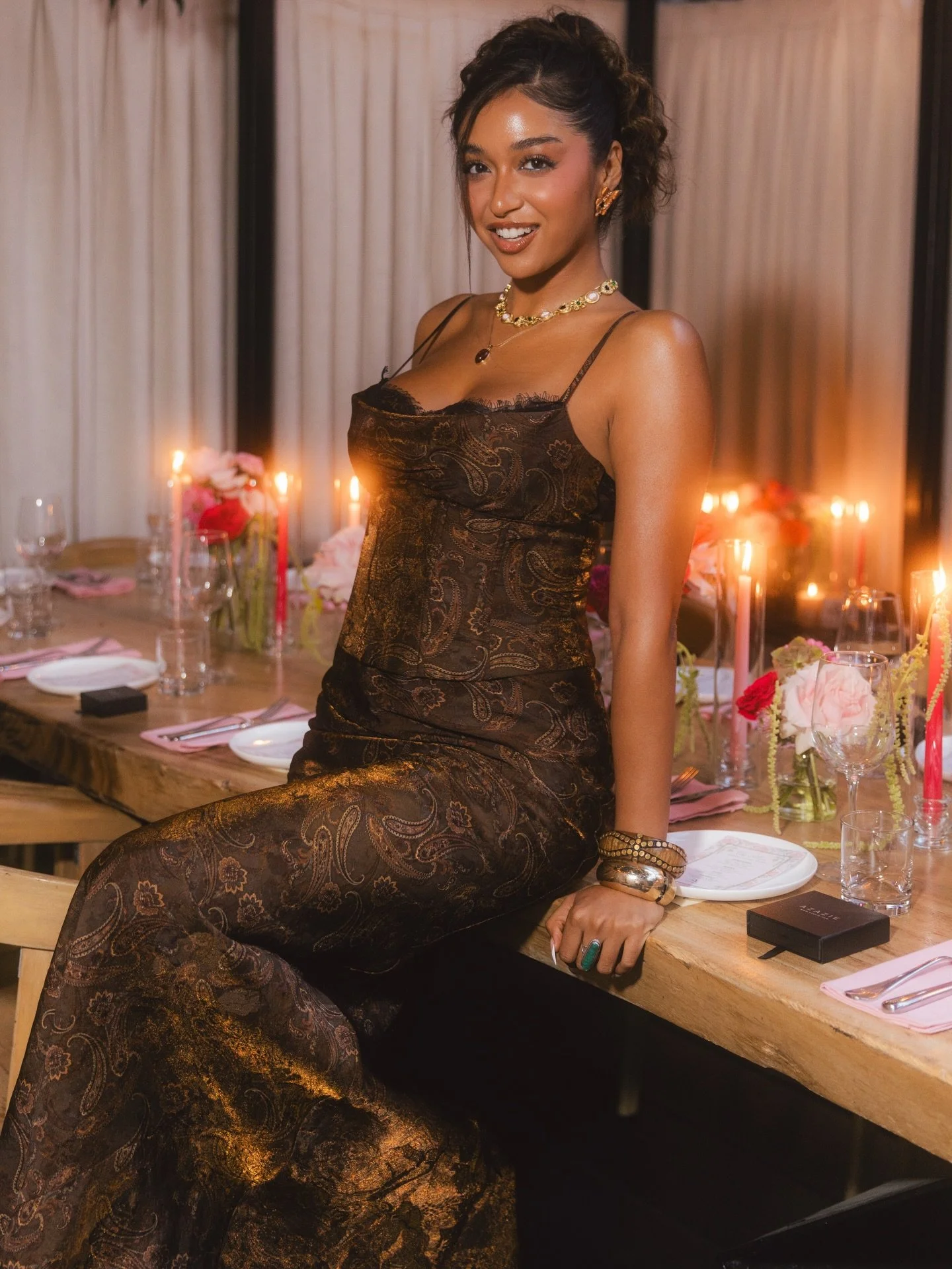 A dreamy dinner party with @azazieofficial @cierra.ortega @moonrisemgmt ✨

Photo @escaperealife 
Venue @ysabelwesthollywood 
Florals @petals_oflove_ 
Linens @purple_essences