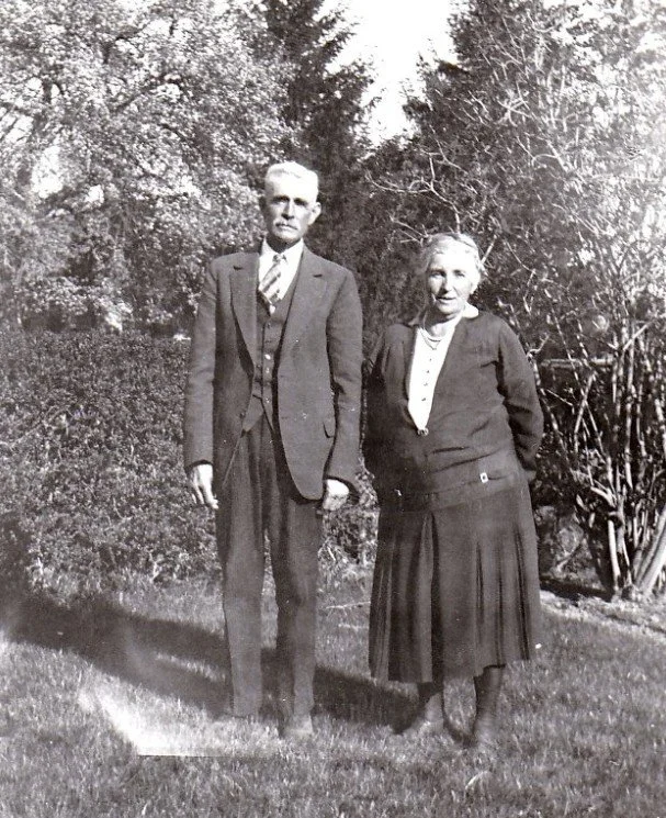 George Hyrum and Louisa Munns Goates, 1930.
