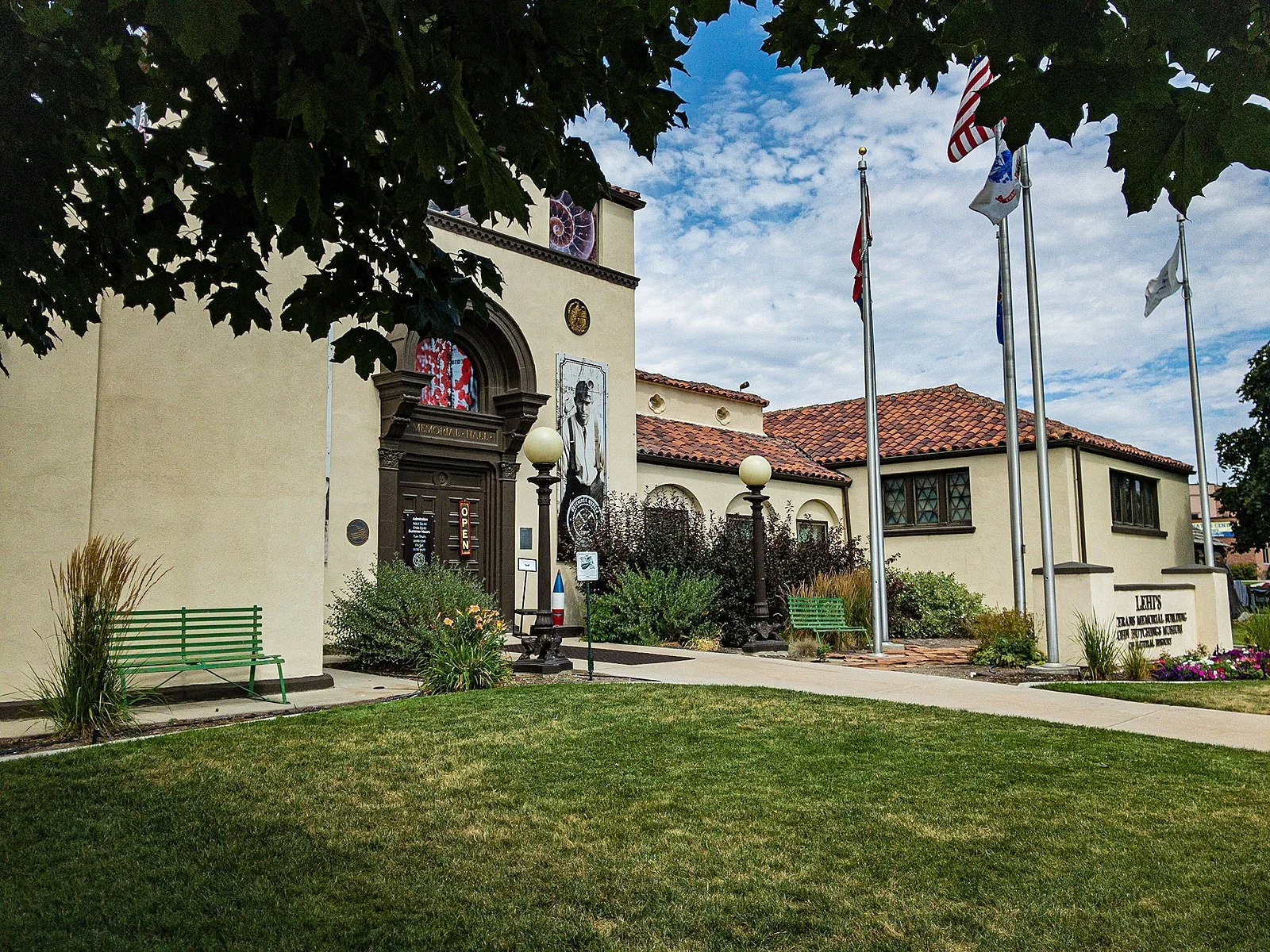 Veterans_Memorial_Building_Lehi from Wikimedia Commons, 7-30-2024.jpg