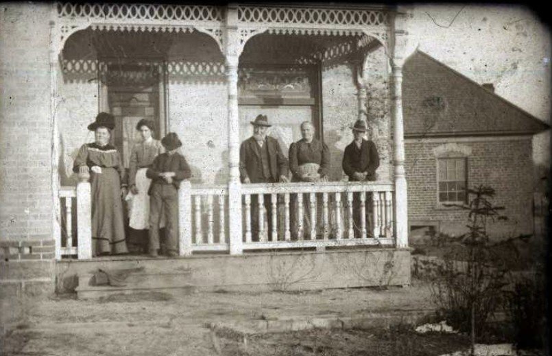 Members of the Hutchings Family circa 1900. Courtesy of Family Search.
