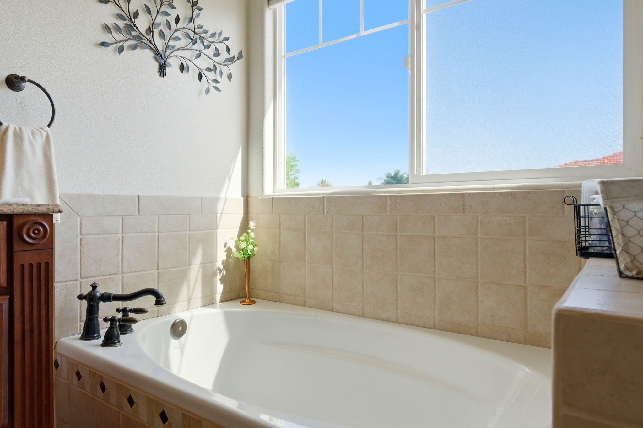 24-web-or-mls-1534_-_christian_gurrola_-_5556_hardwicke_dr_riverside_ca_92504_047.jpg