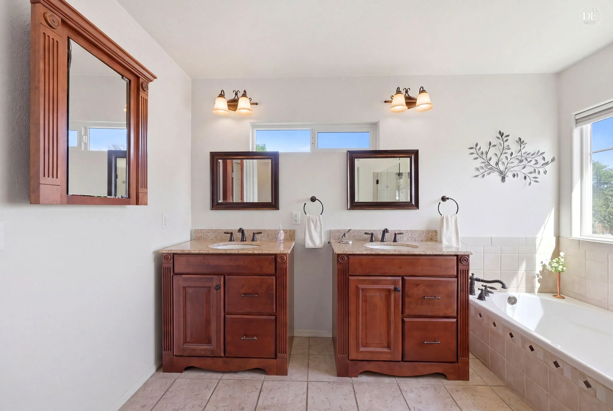 22-web-or-mls-1534_-_christian_gurrola_-_5556_hardwicke_dr_riverside_ca_92504_015.jpeg