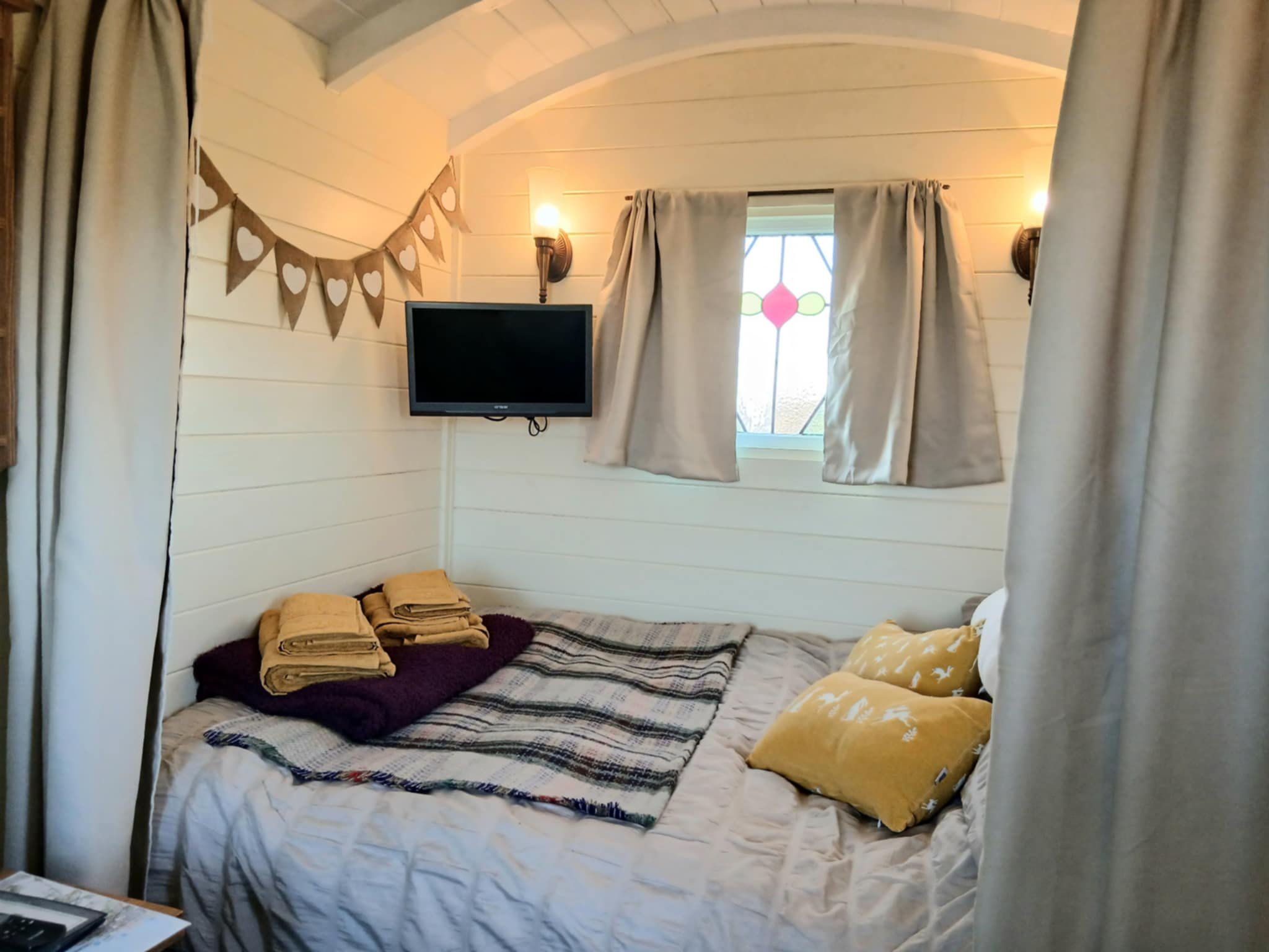 Halcyon Bed 1.jpg