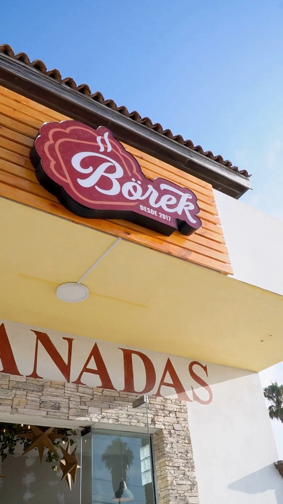 🥟✨ En Borek Empanadas cada mordida sabe a tradición con un toque único.
Ubicados en el corazón de Playas de Tijuana, son ese spot ideal para pasar la tarde con amigos, disfrutar un café acompañado de empanadas rec