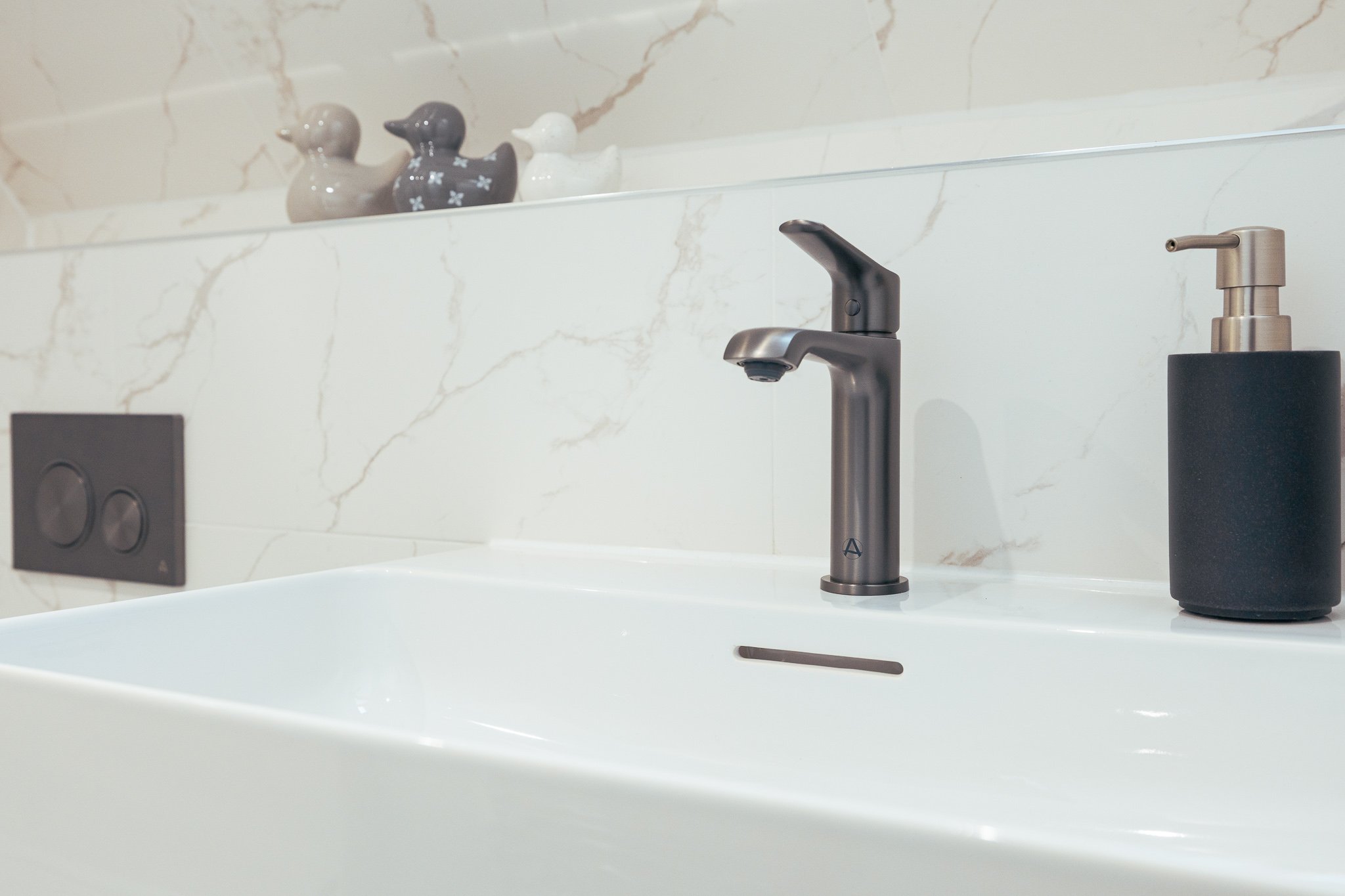 Vizzini-Napier-Bathroom2-002.jpg