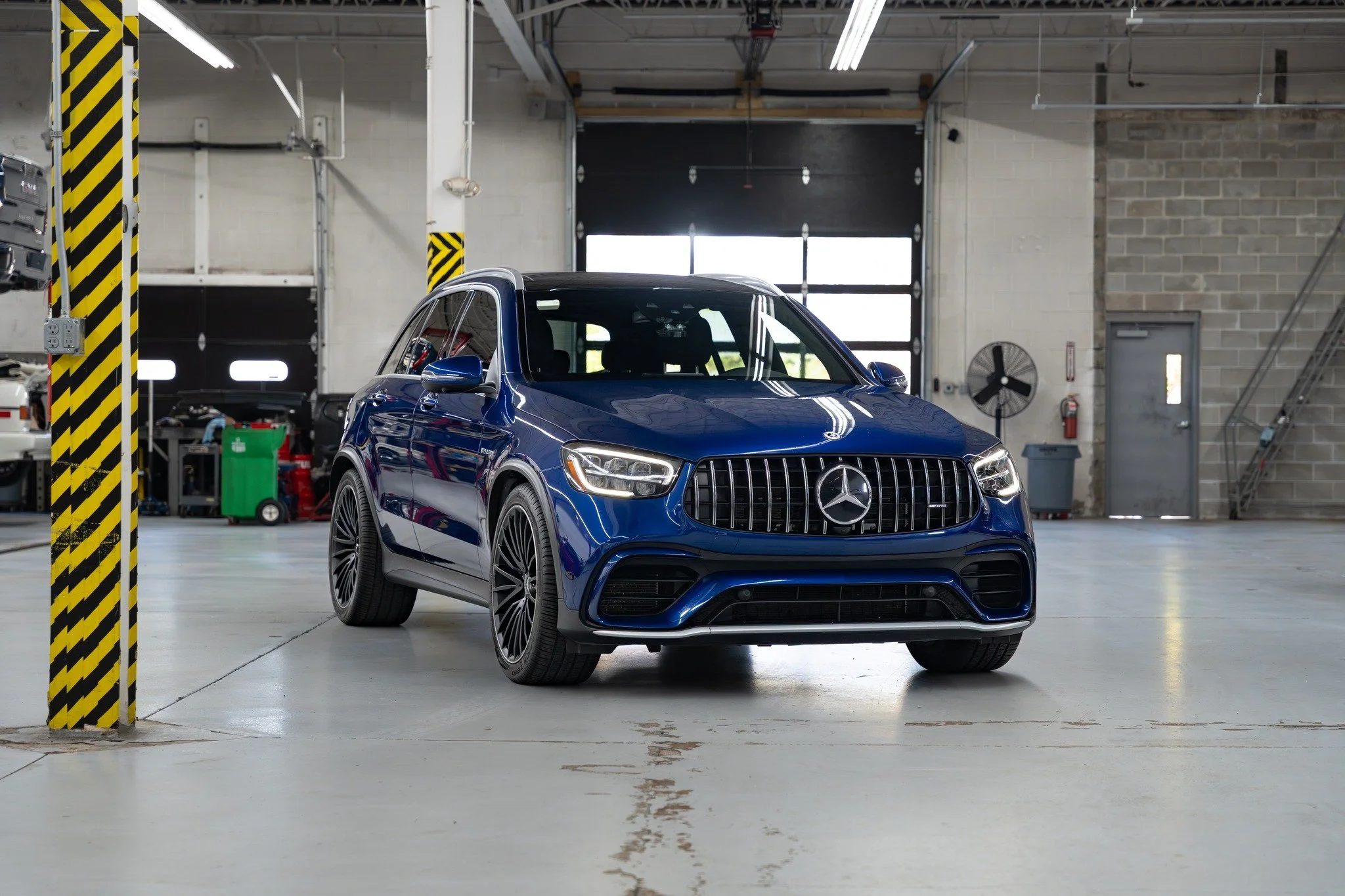 🚗✨ Just completed the Premium Plus Detail Package on this elegant Mercedes GLC43, and we’re thrilled with how it turned out! From deep-cleaning every crevice to reviving the paint, this beauty now glows just as it should.
Here’s a break