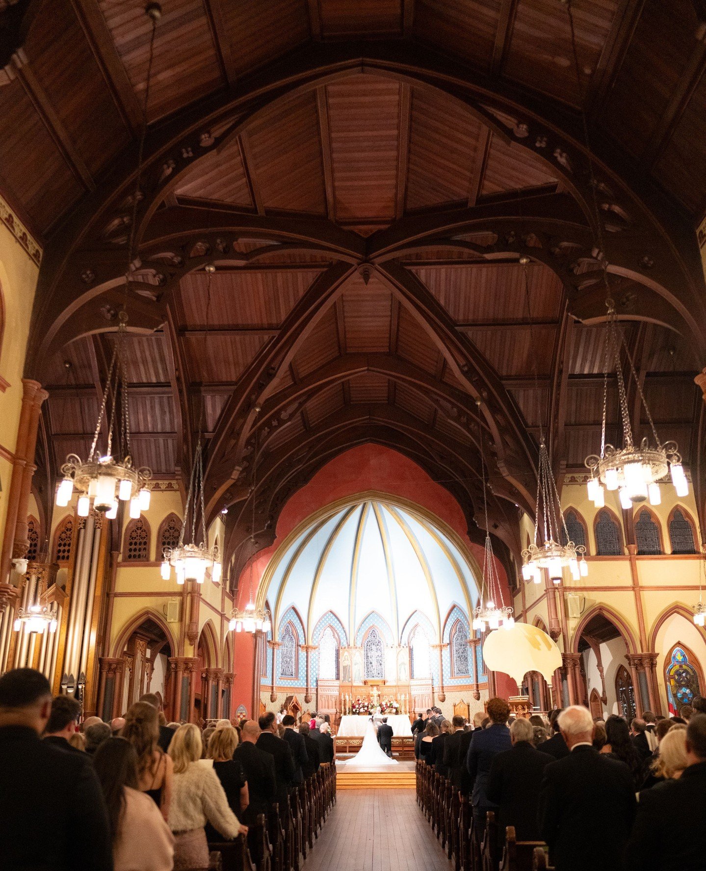 A quiet, communal moment in the sanctuary before the ceremony&mdash;calm, still, and full of anticipation.⁠
⁠
Bride: @mb_barksroni23⁠
Planner &amp; Designer: @bluegardeniaevents⁠
Ceremony Venue: Christ Church Cathedral @cccnola⁠
Florals: @doris_ione⁠