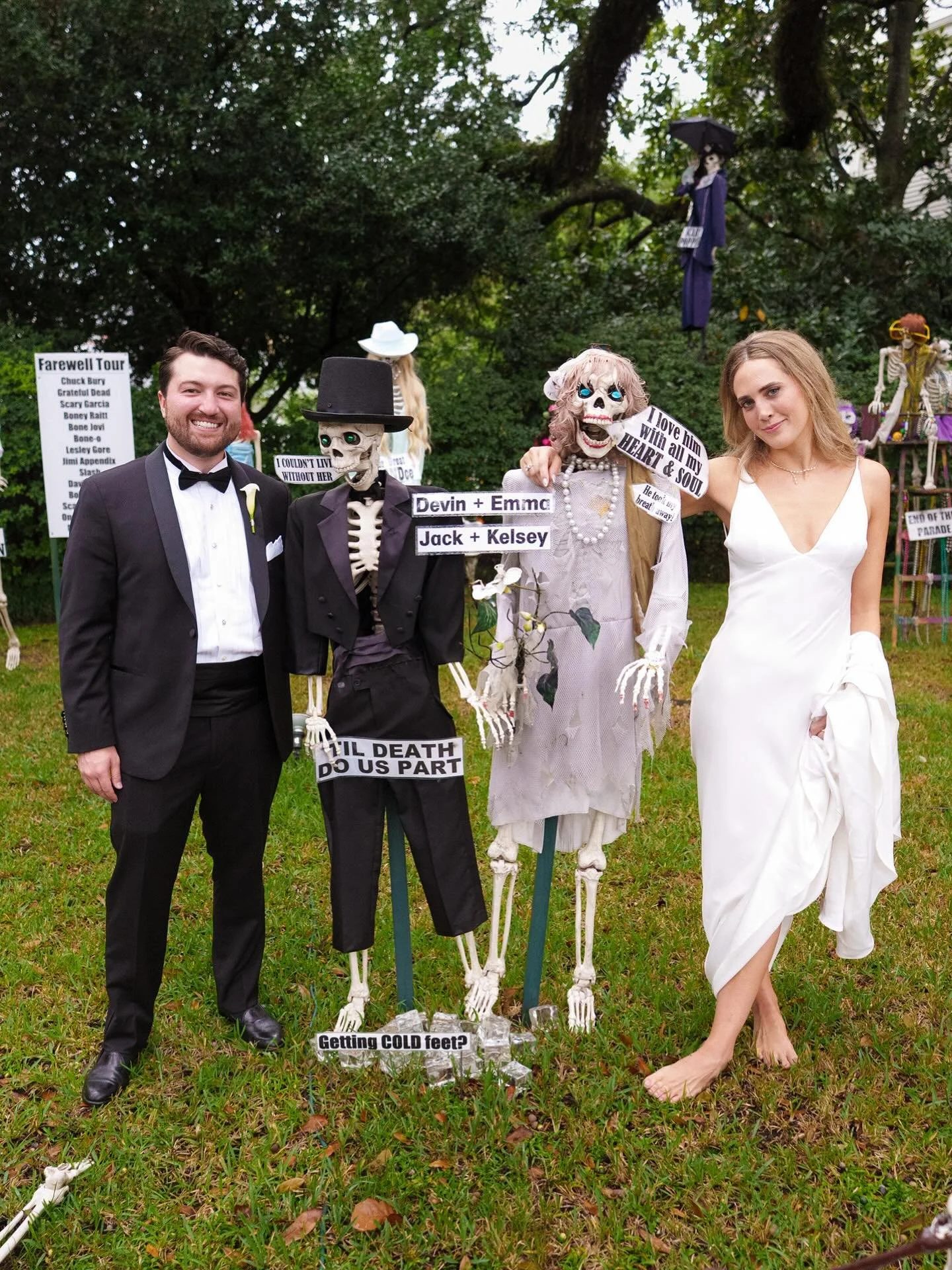 Love so strong it&rsquo;s bone-afide 

Kelsey and Jack took &ldquo;til death do us part&rdquo; to a whole new level on their wedding day. 

Happy Halloween 👻 

👰 @kelkimo 
🤵&zwj;♂️ @jackshawkey 
🏠 @skeletonhousenola 
📸. @paulmorseweddings 

Plan