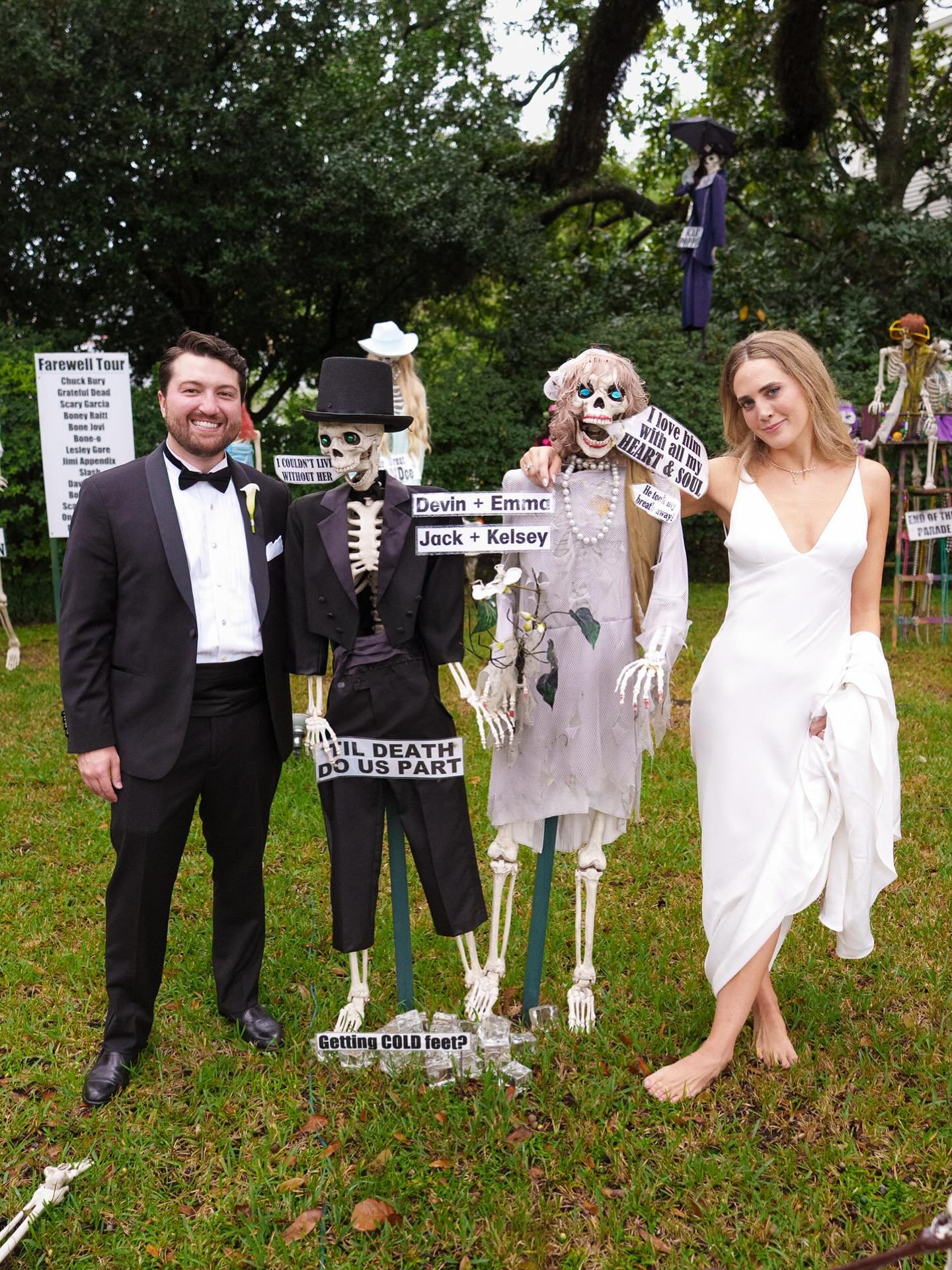 Love so strong it&rsquo;s bone-afide 

Kelsey and Jack took &ldquo;til death do us part&rdquo; to a whole new level on their wedding day. 

Happy Halloween 👻 

👰 @kelkimo 
🤵&zwj;♂️ @jackshawkey 
🏠 @skeletonhousenola 
📸. @paulmorseweddings 

Plan