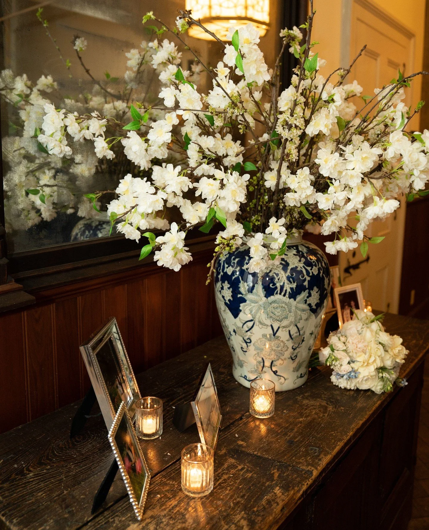 Stunning florals by @kimstarrwise made Sydney and Ronnie&rsquo;s day even more unforgettable.⁠
⁠
Planner: @terrycambise⁠
Venue: @oldursulineconvent⁠
Florals: @kimstarrwise