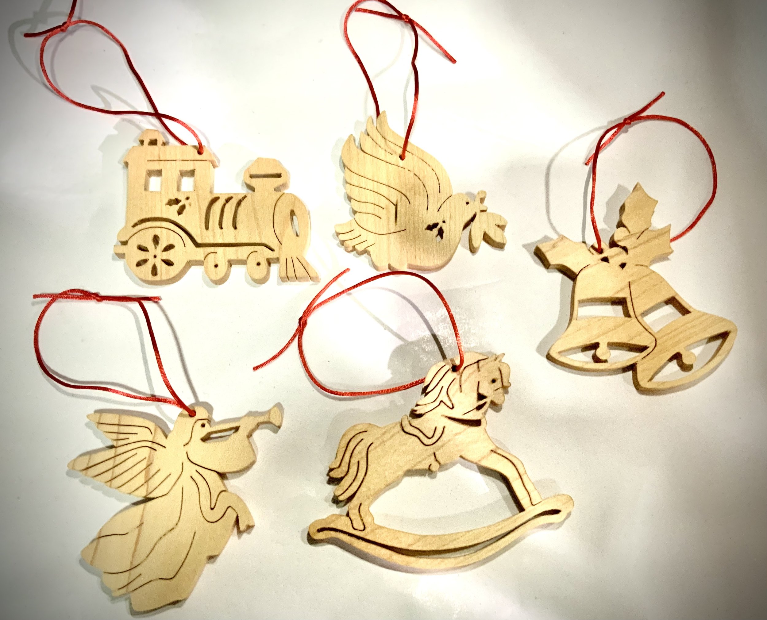 Set 2 of 5 Maple Ornaments
