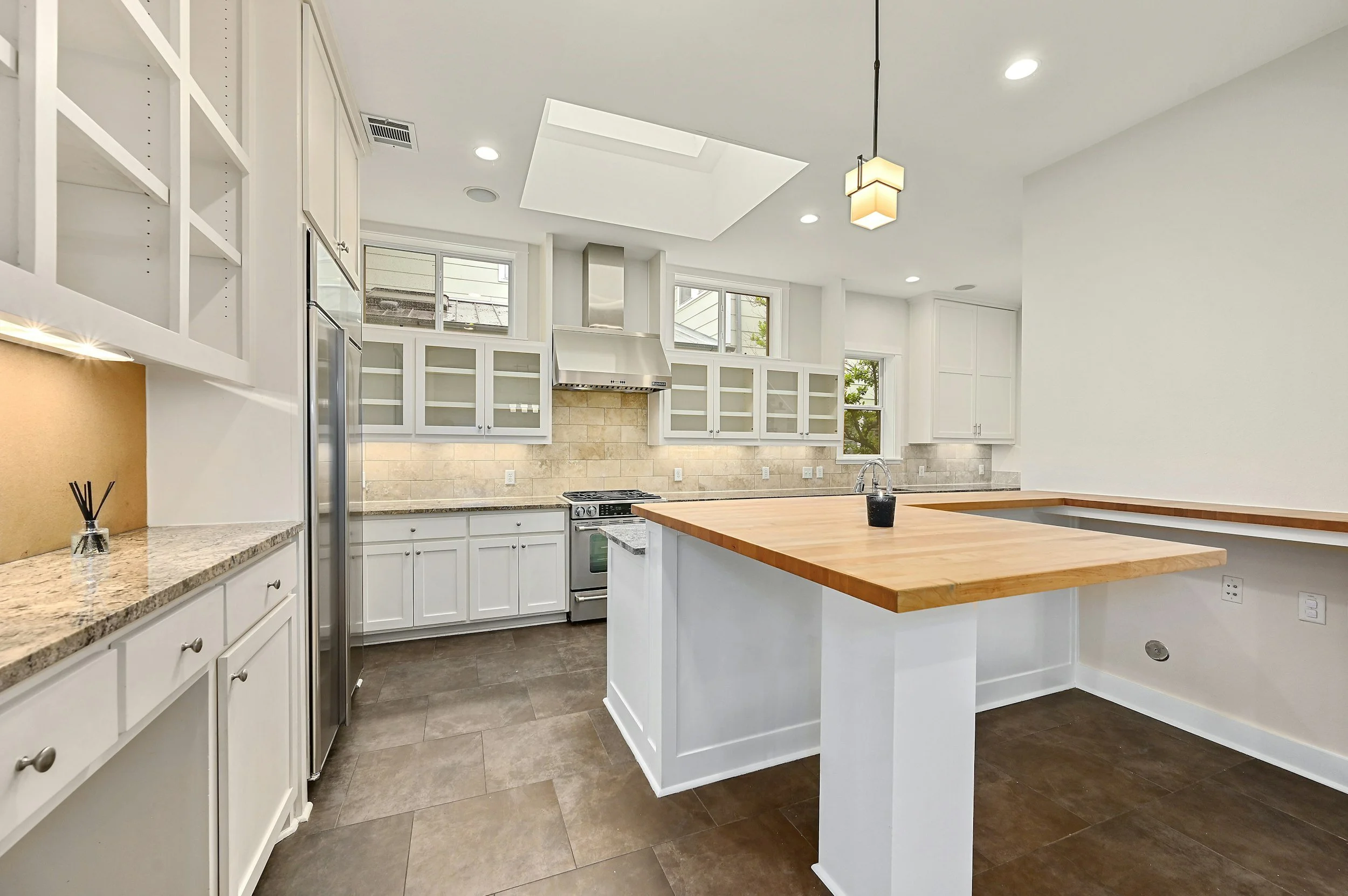 008-461984-1205 Norwalk Lane Unit D 09_13252275.jpg