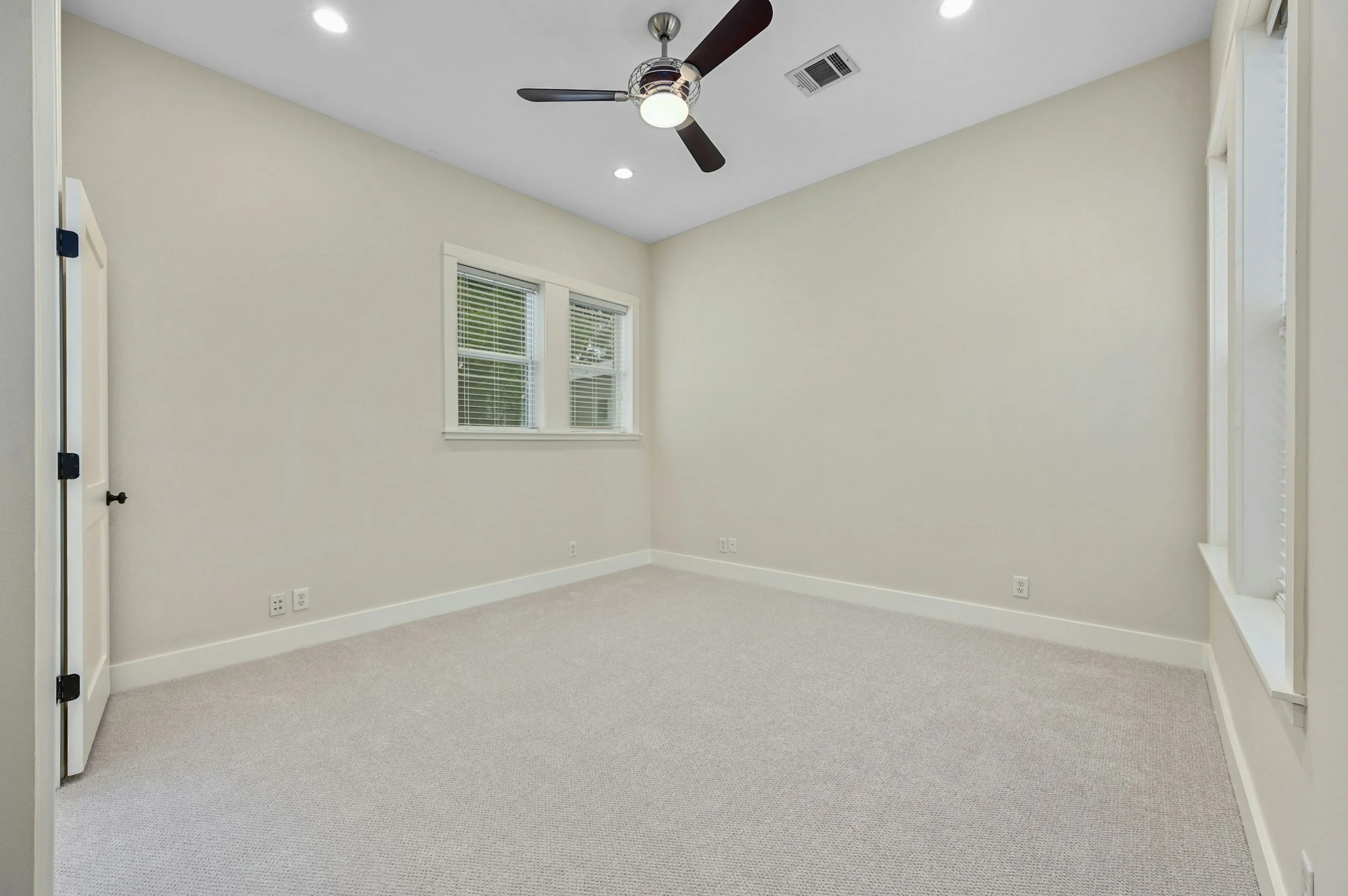 024-461984-1205 Norwalk Lane Unit D 26_13252367.jpg