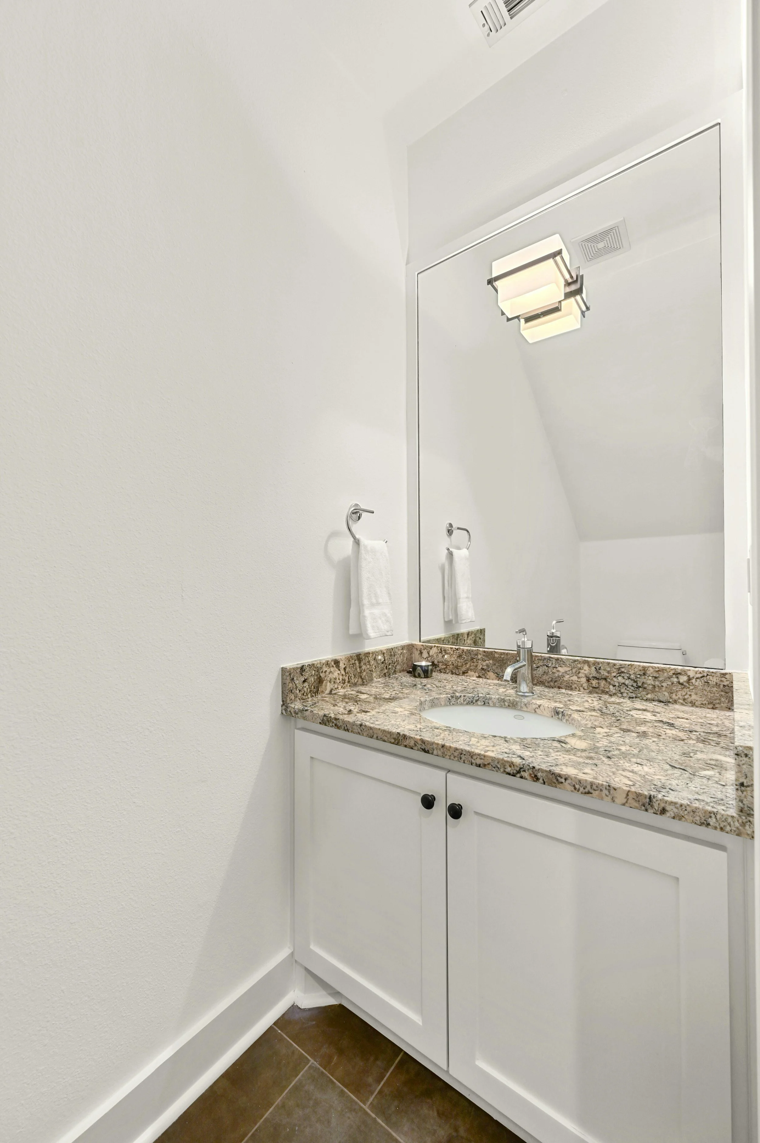 015-461984-1205 Norwalk Lane Unit D 16_13252300.jpg