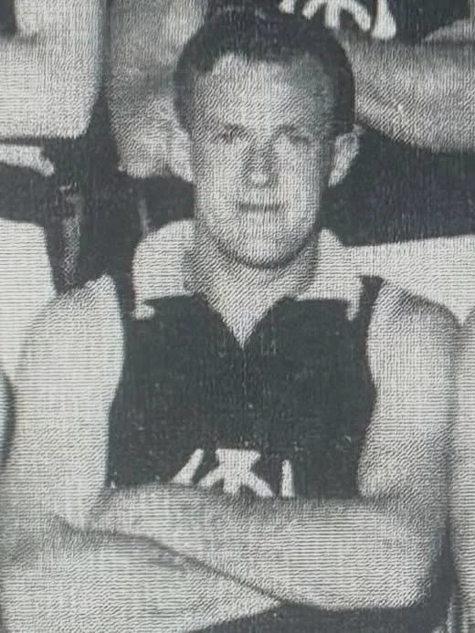 VALE ATHOL WEBB

13/9/1935 - 7/1/2026

Born in Tasmania in 1935 Athol Webb was voted best player in the Australian School Boys Championships in Adelaide in 1949 and at 15 years old made the Scotsdale senior team in 1950. In 1953 at 17 he took out the