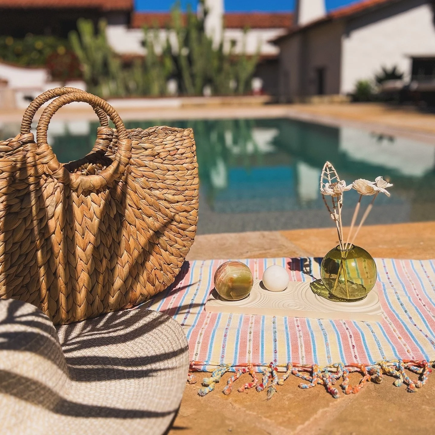 Stay in your magic, baby. 

📸: Green Onyx w. Vintage Green Reed Diffuser

#crystal #smallbusiness #homedecor #reediffuser
 #handmade #losangeles