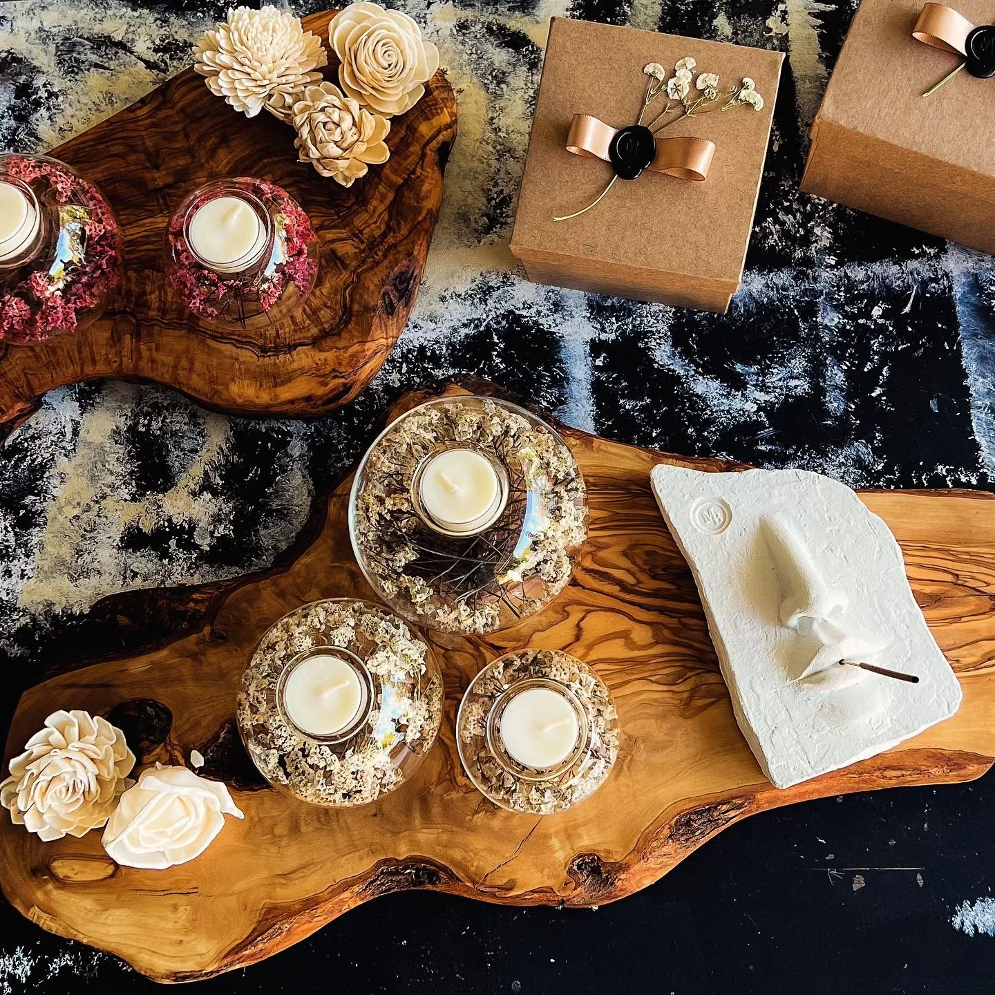 Contributing to a commendable initiative aimed at assisting children and young adults with learning disabilities. @lookingbeyondla 

📸: Saku Hana candles &amp; Kitsuen incense holder. 

#smallbusiness #homedecor #charity  #handmade #losangeles  #can