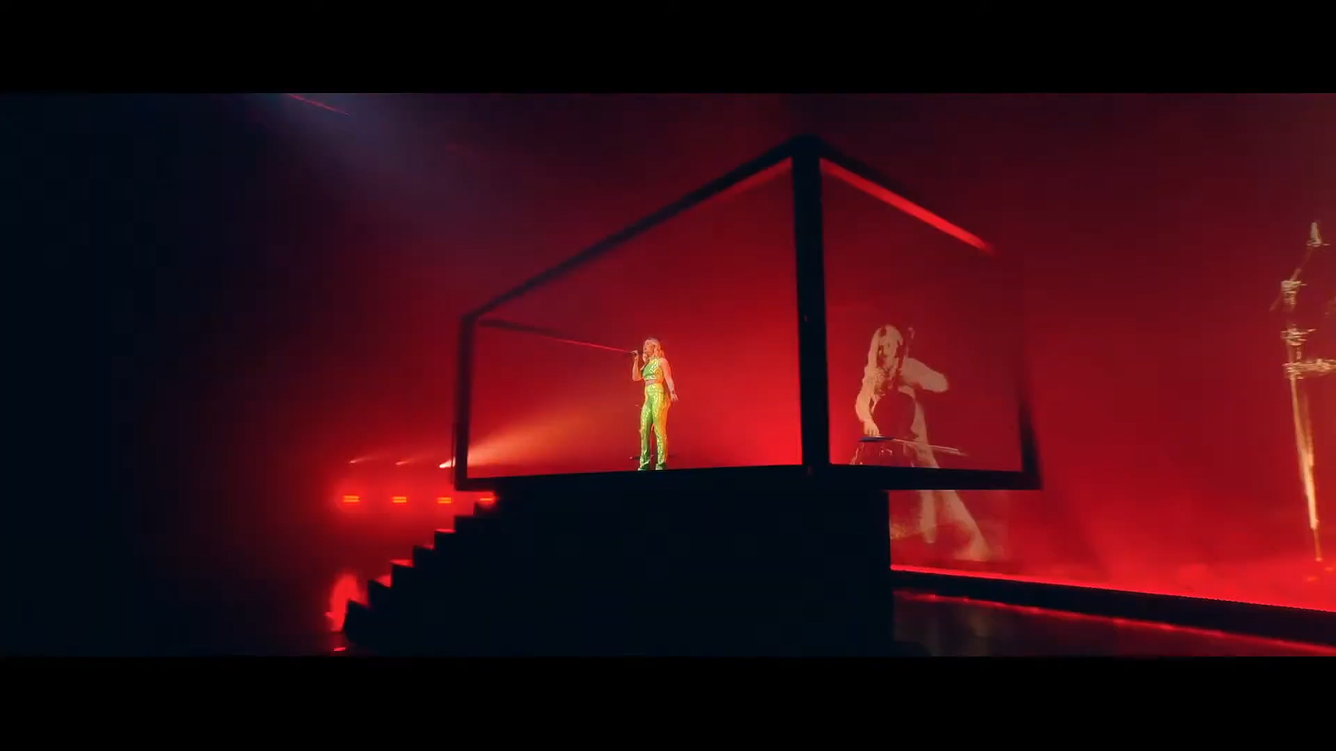 Zara Larsson feat. Clean Bandit / Zara Larsson in Concert, YouTube